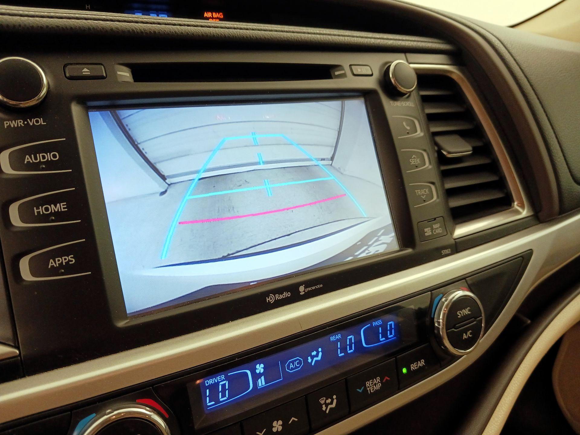 Thumbnail: 2014 Toyota Highlander - 15