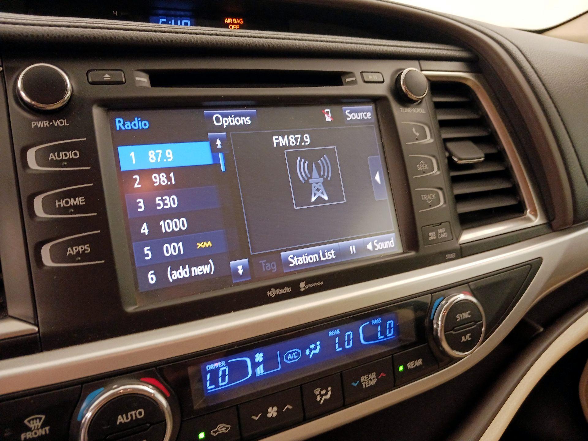 Thumbnail: 2014 Toyota Highlander - 16