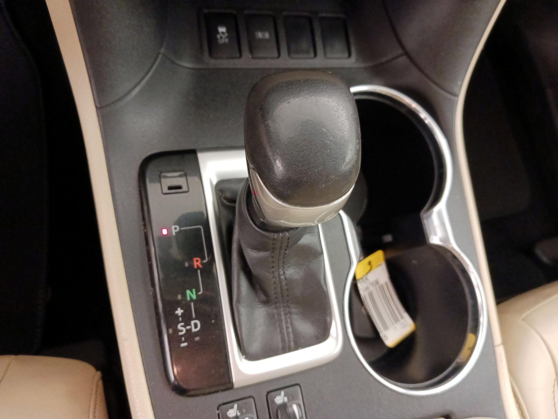 Thumbnail: 2014 Toyota Highlander - 18