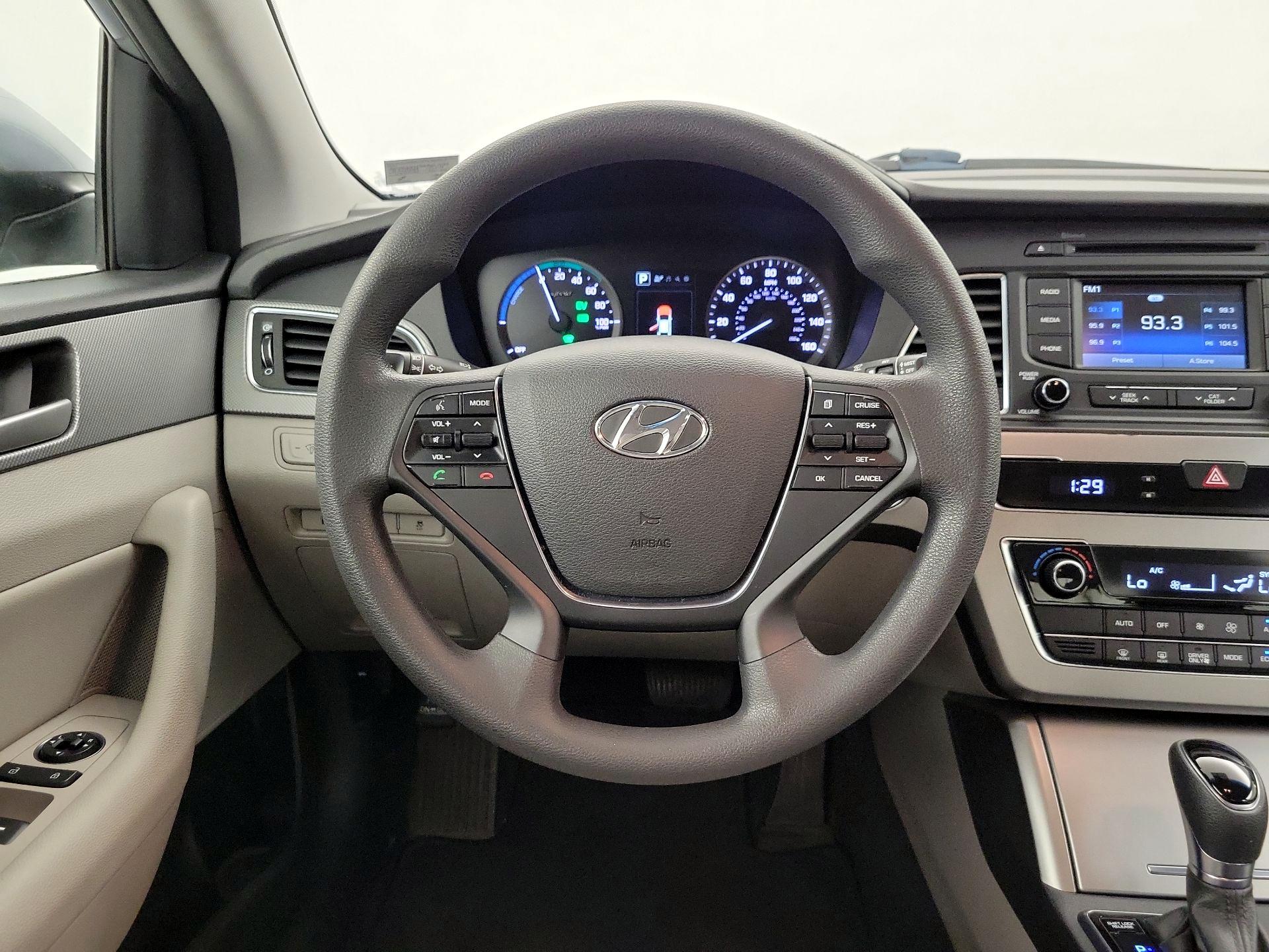 Thumbnail: 2016 Hyundai Sonata - 10