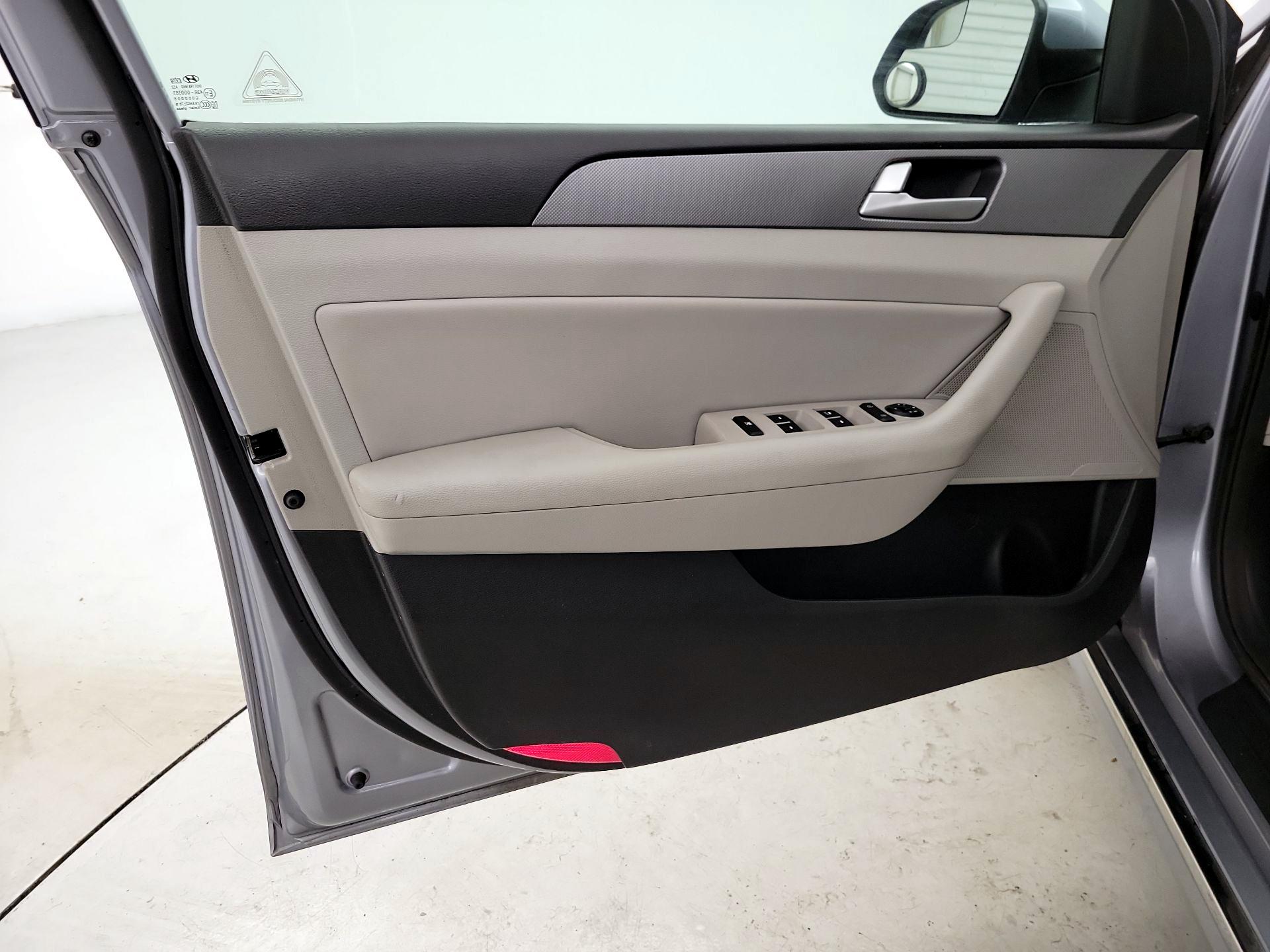 Thumbnail: 2016 Hyundai Sonata - 12