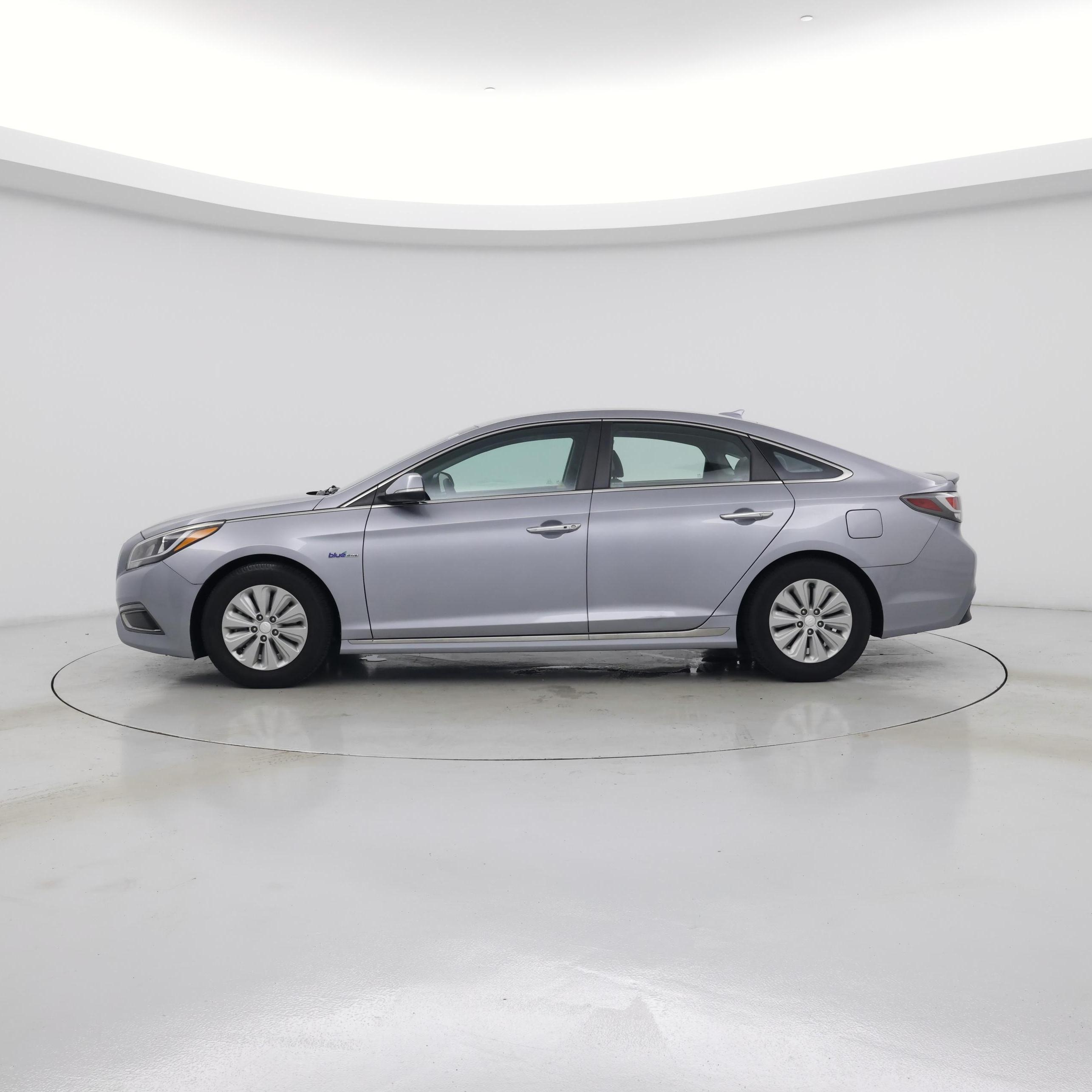 Thumbnail: 2016 Hyundai Sonata - 3