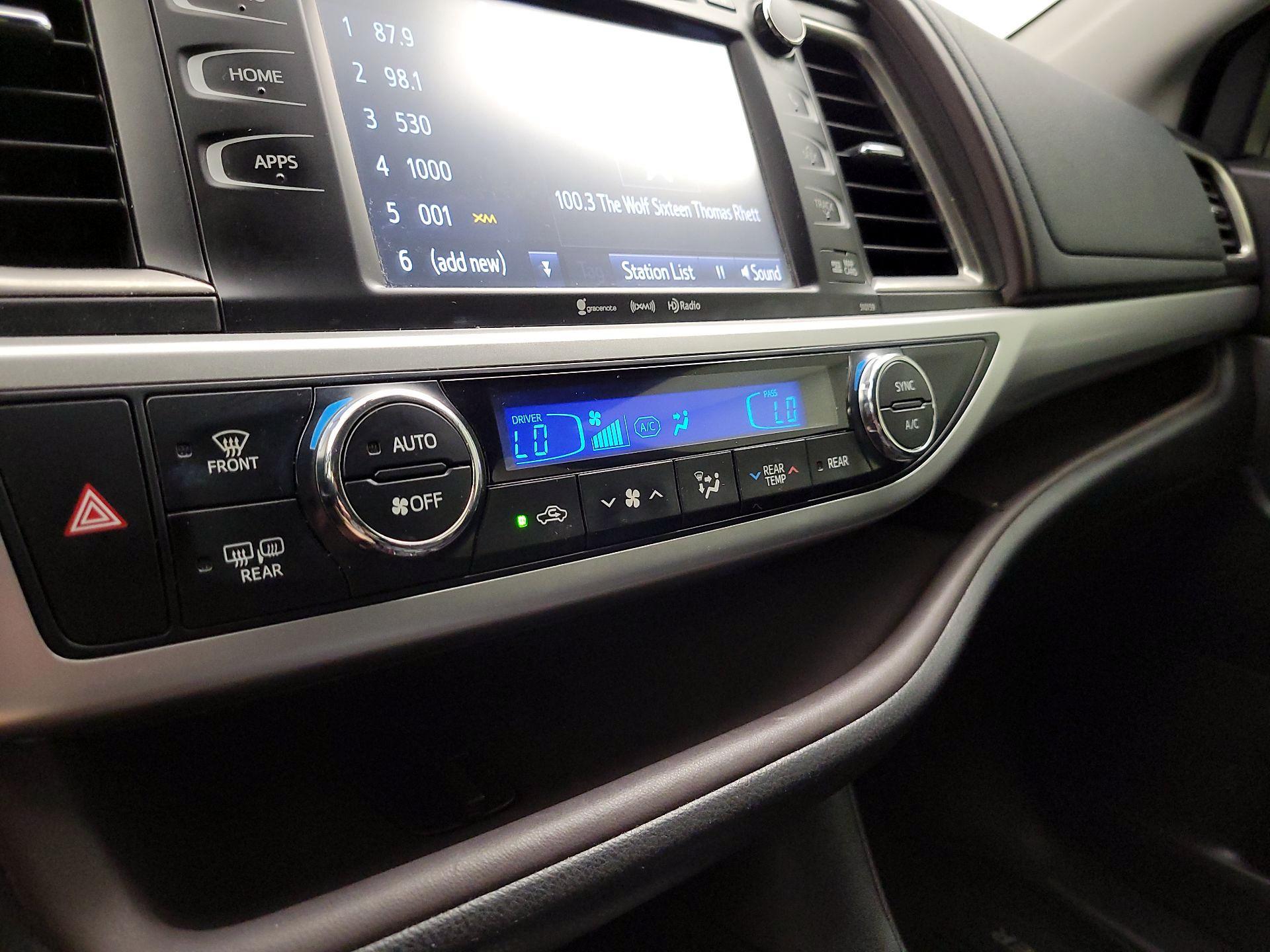 Thumbnail: 2016 Toyota Highlander - 17