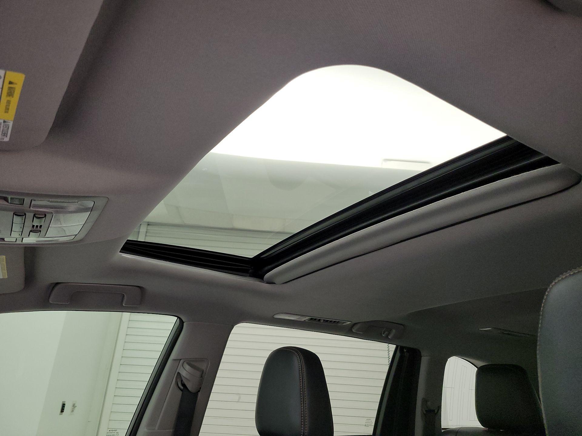 Thumbnail: 2016 Toyota Highlander - 20