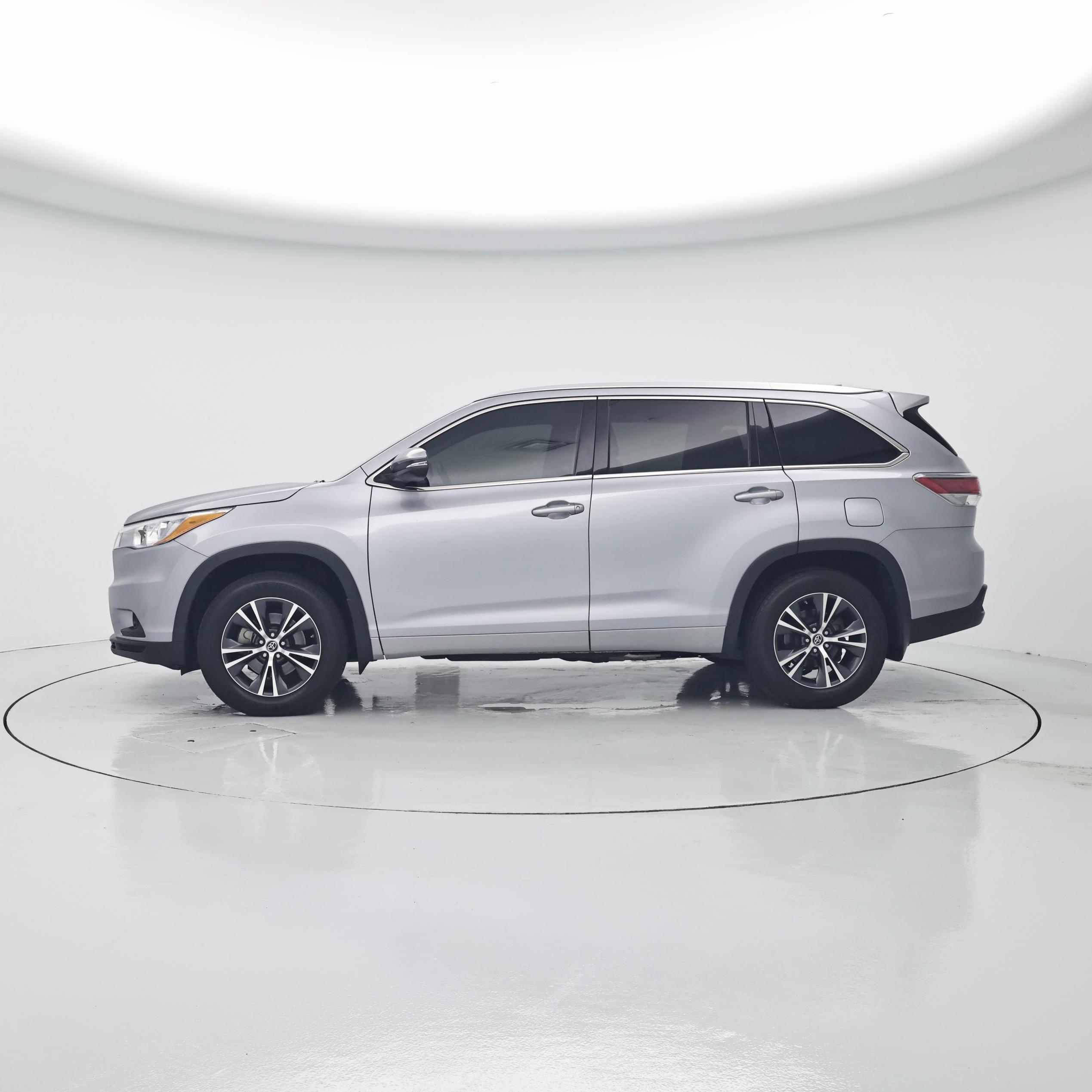 Thumbnail: 2016 Toyota Highlander - 3