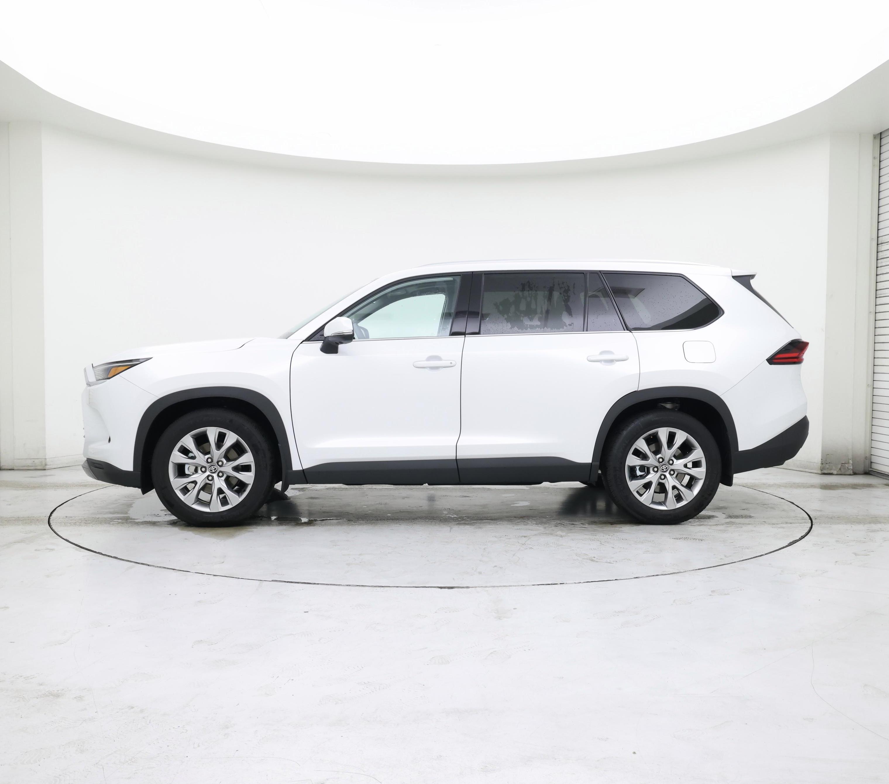 Thumbnail: 2026 Toyota Highlander - 3