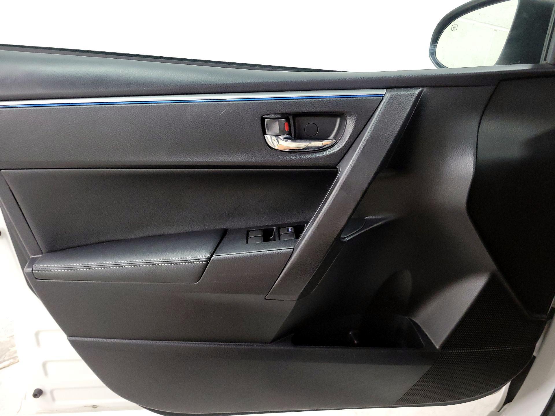 Thumbnail: 2015 Toyota Corolla - 10