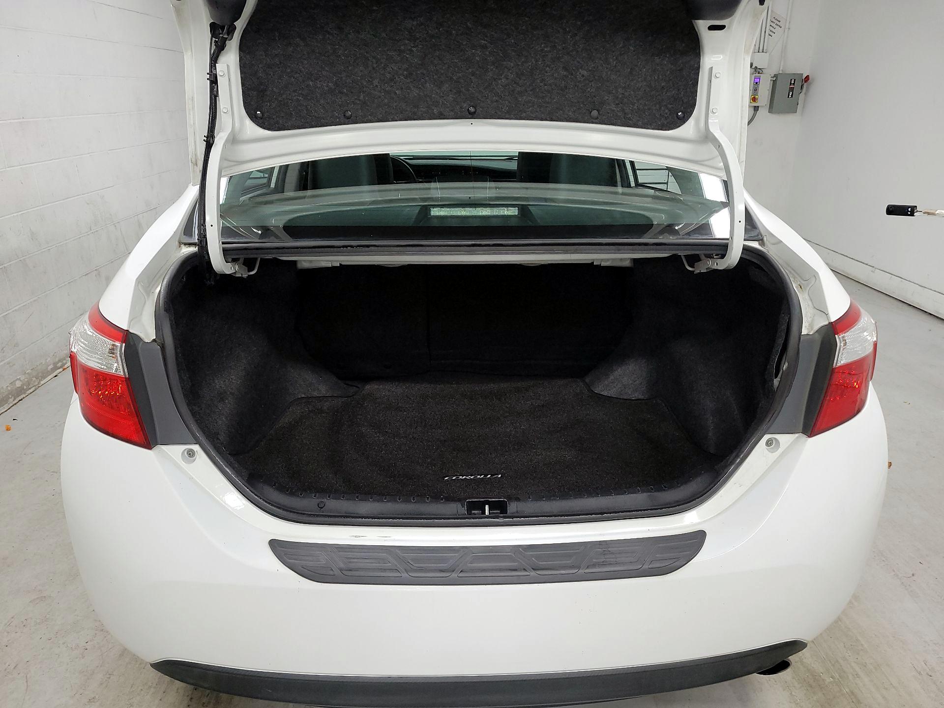 Thumbnail: 2015 Toyota Corolla - 15