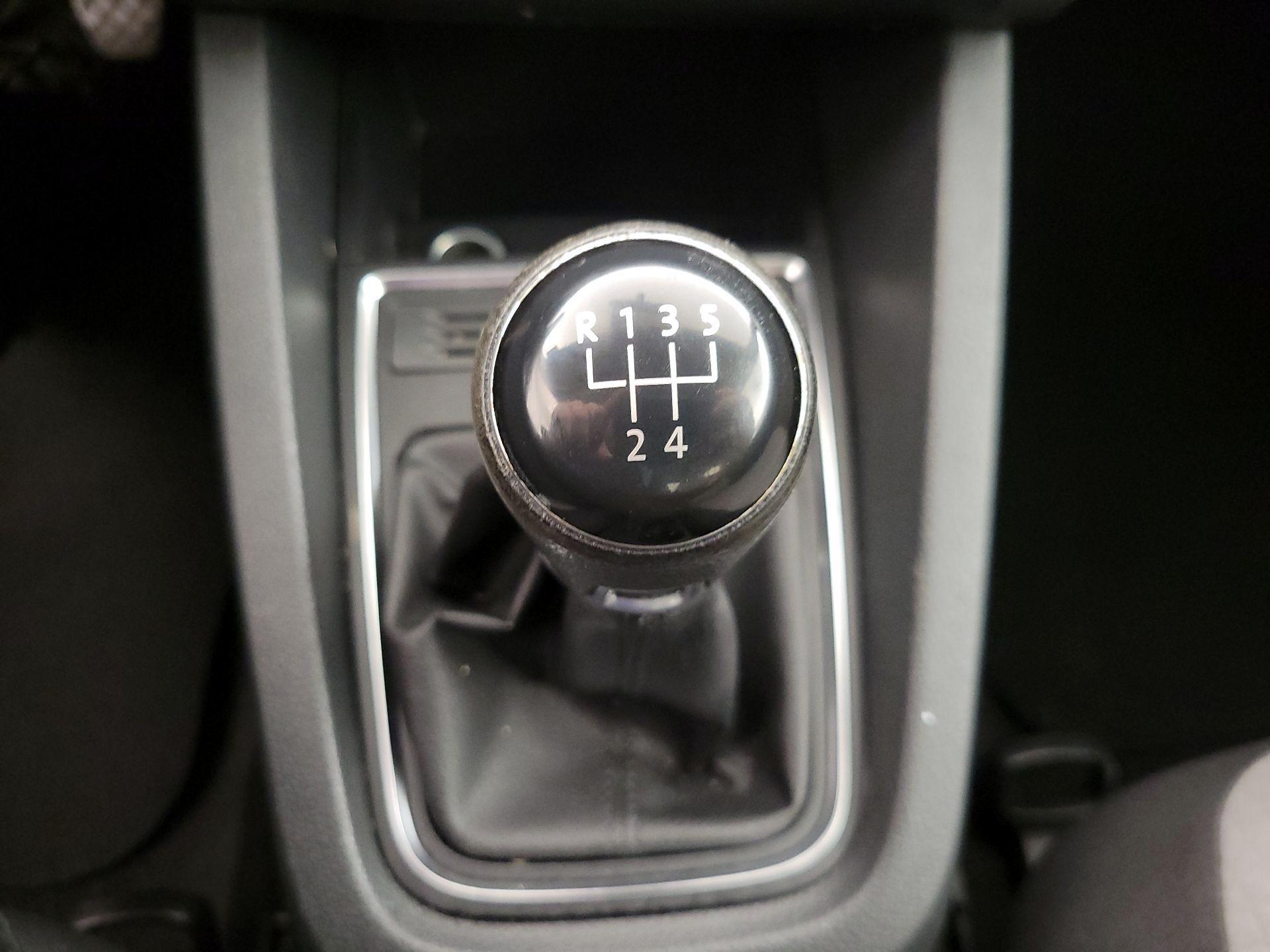 Thumbnail: 2017 Volkswagen Jetta - 17