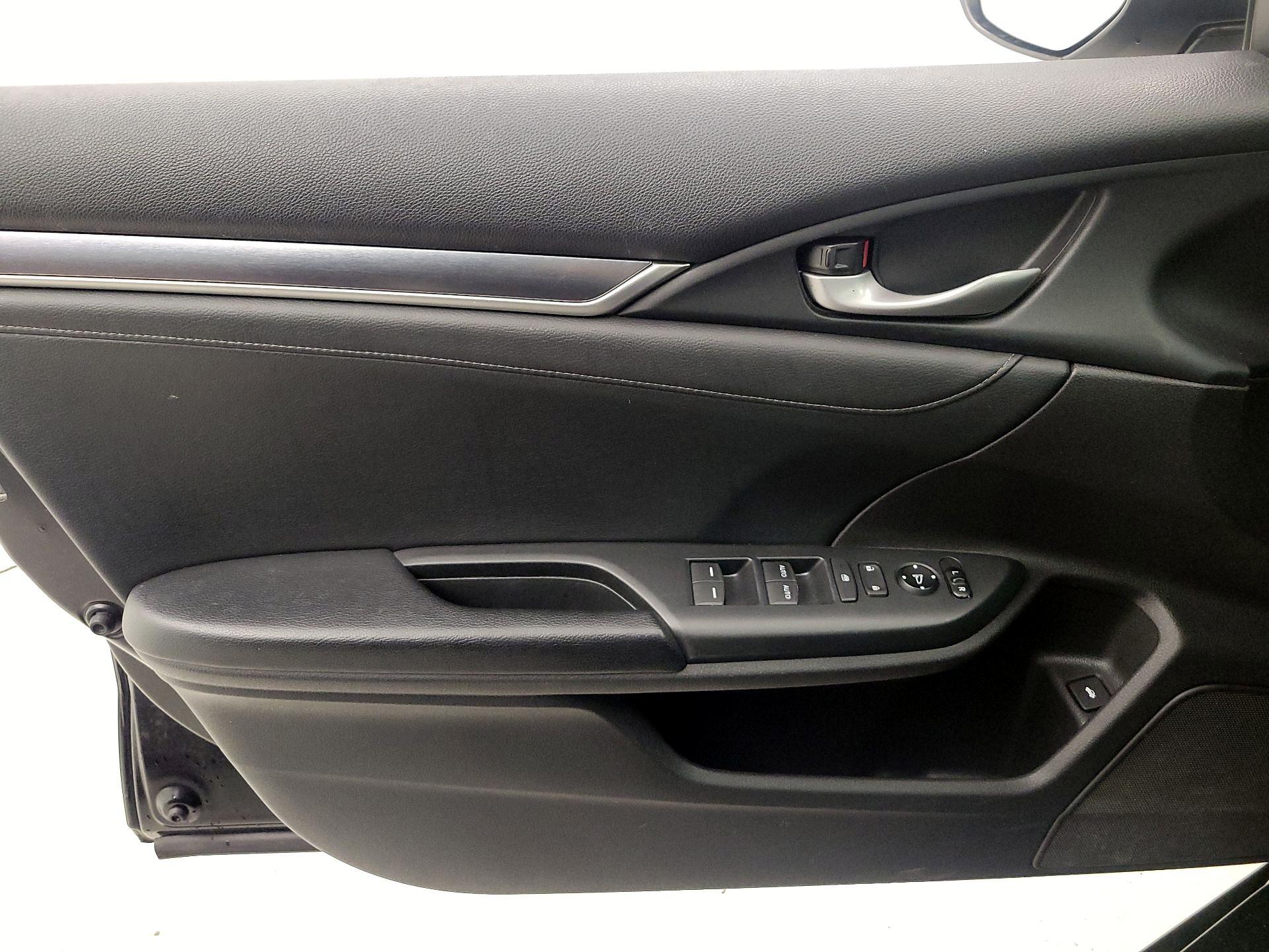 Thumbnail: 2016 Honda Civic - 12