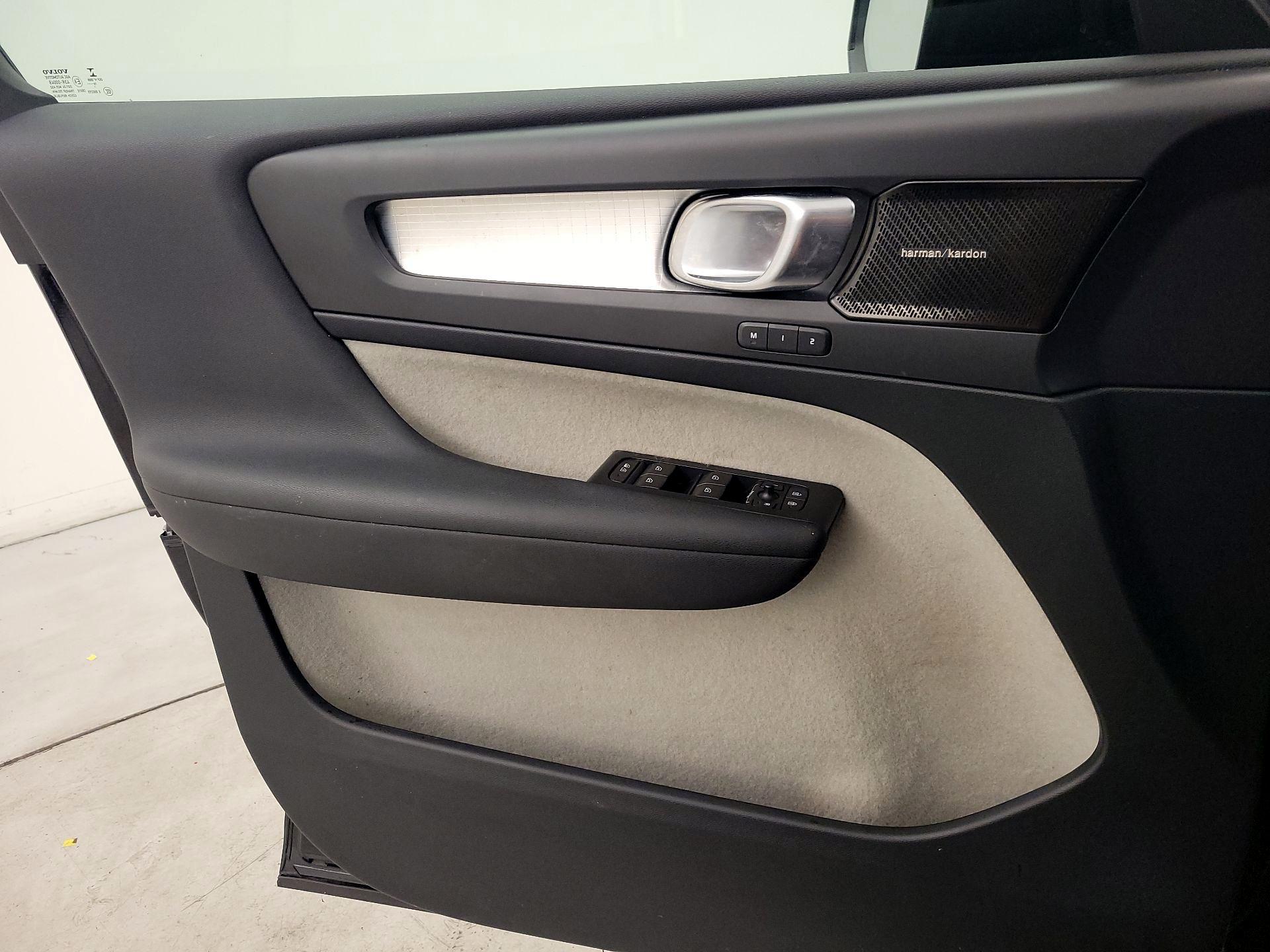 Thumbnail: 2019 Volvo XC40 - 12