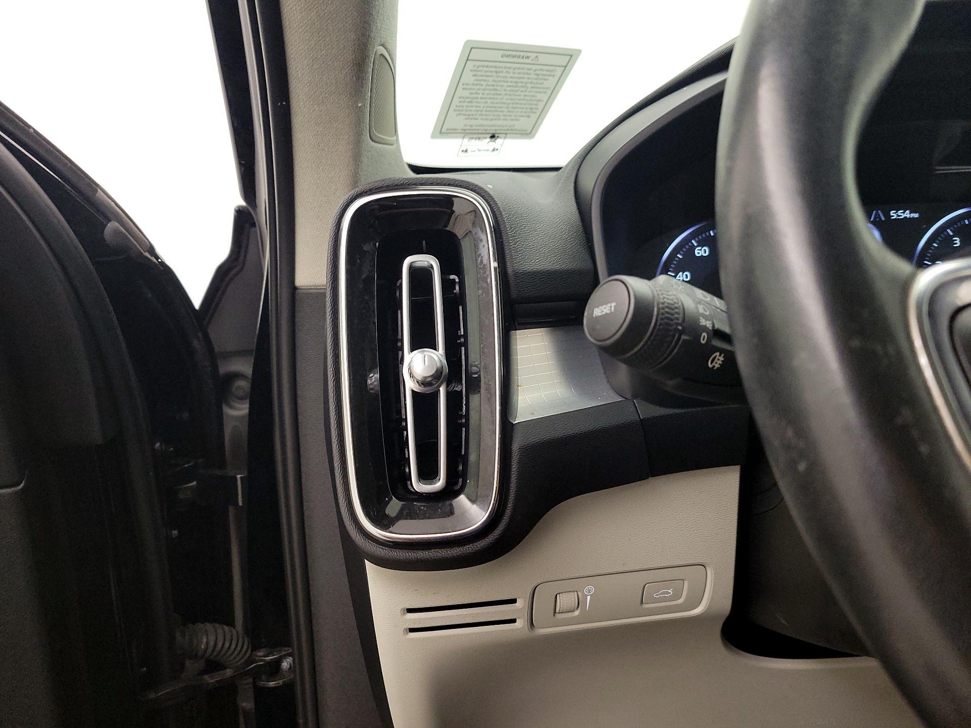 Thumbnail: 2019 Volvo XC40 - 13