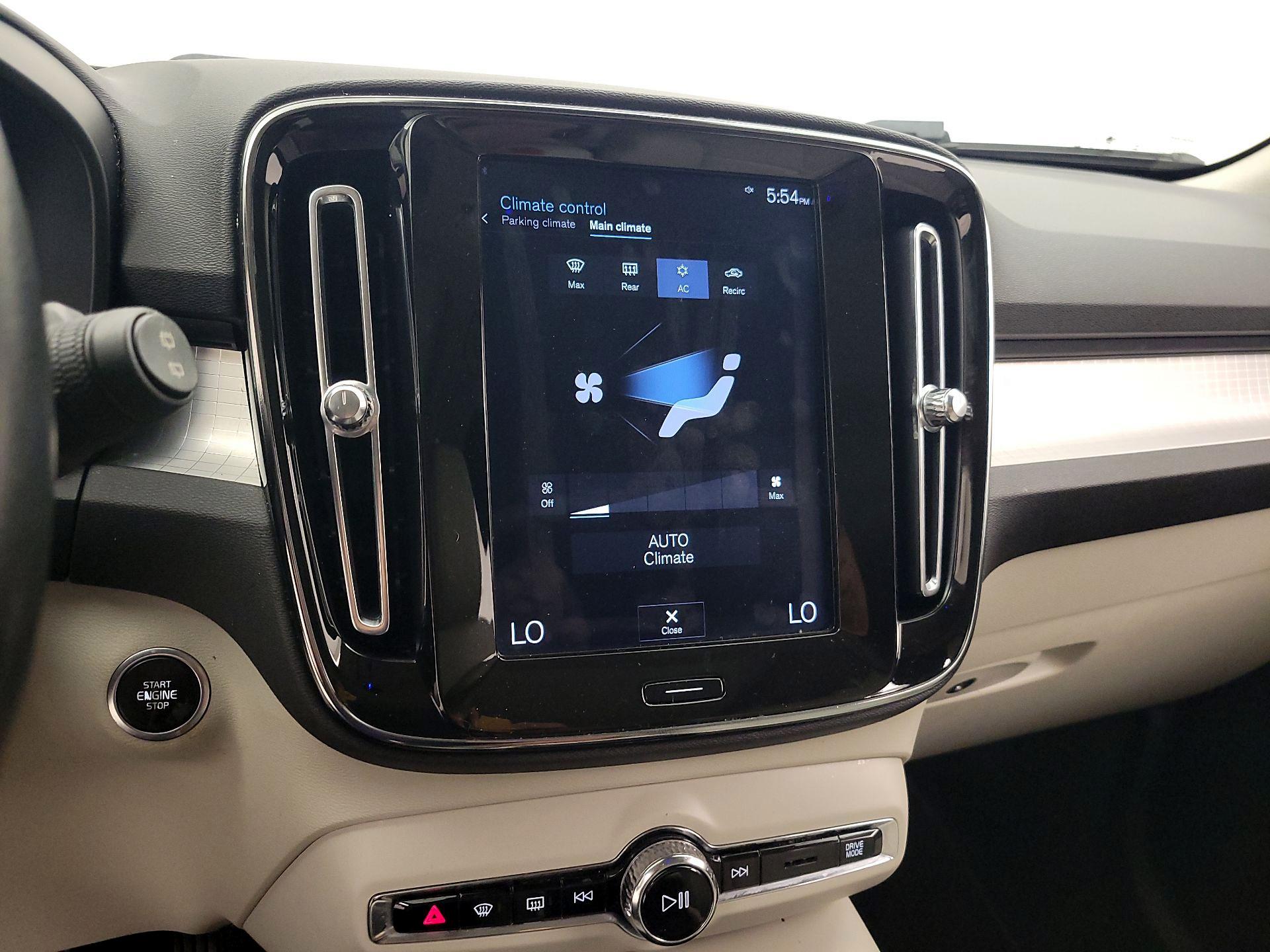 Thumbnail: 2019 Volvo XC40 - 16