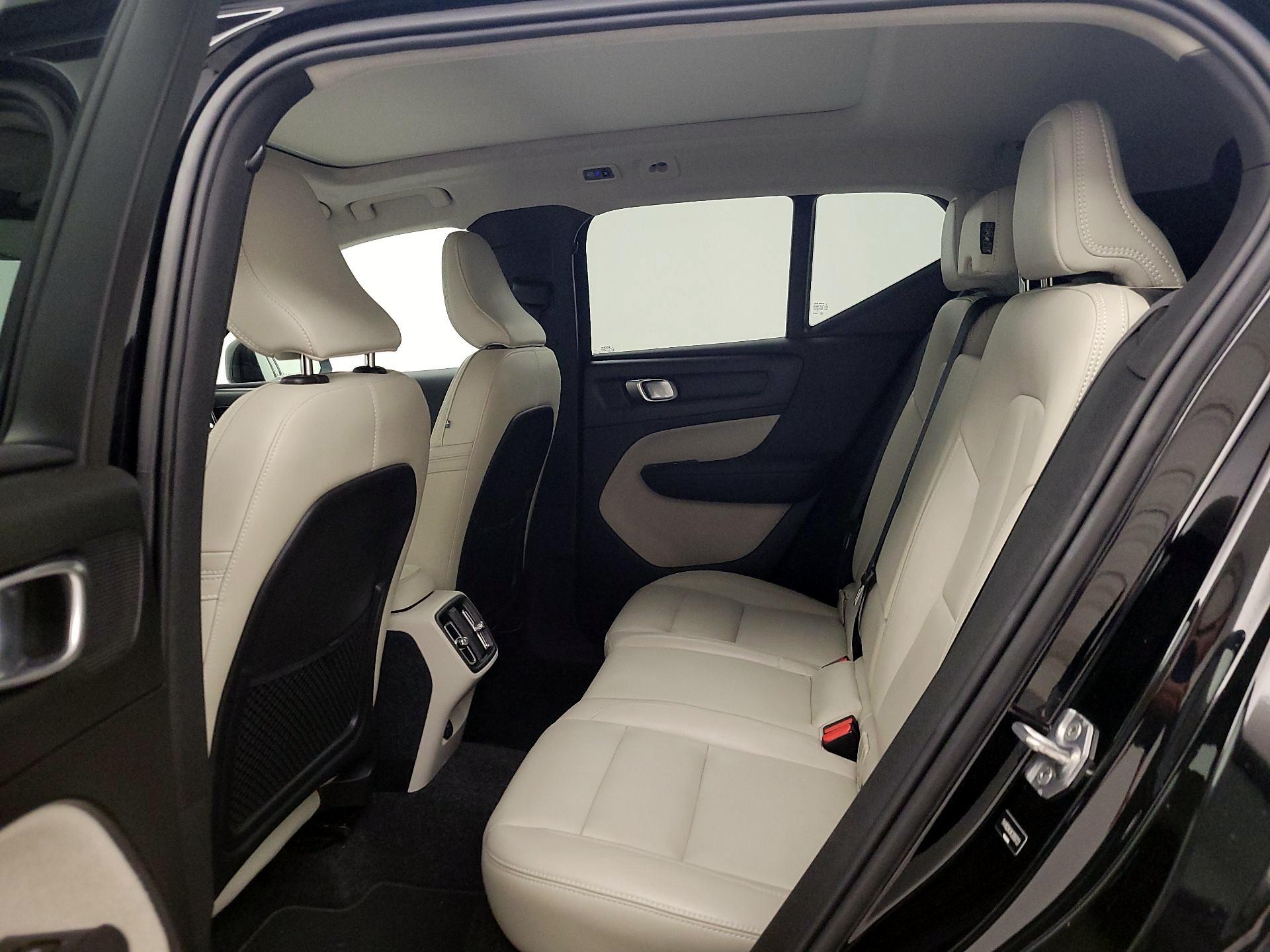 Thumbnail: 2019 Volvo XC40 - 19