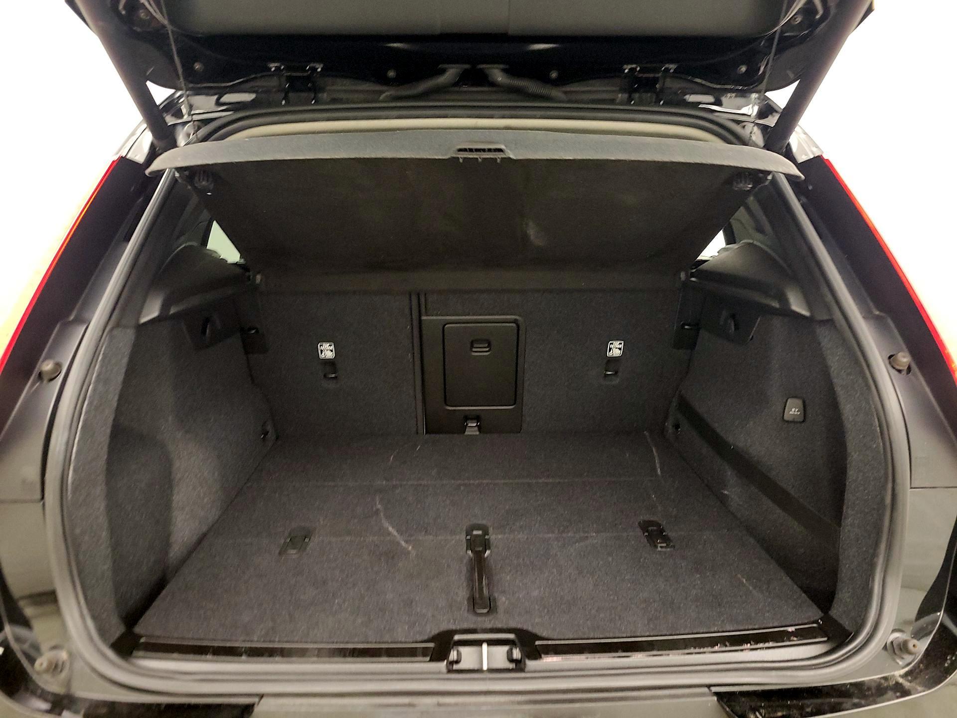 Thumbnail: 2019 Volvo XC40 - 20