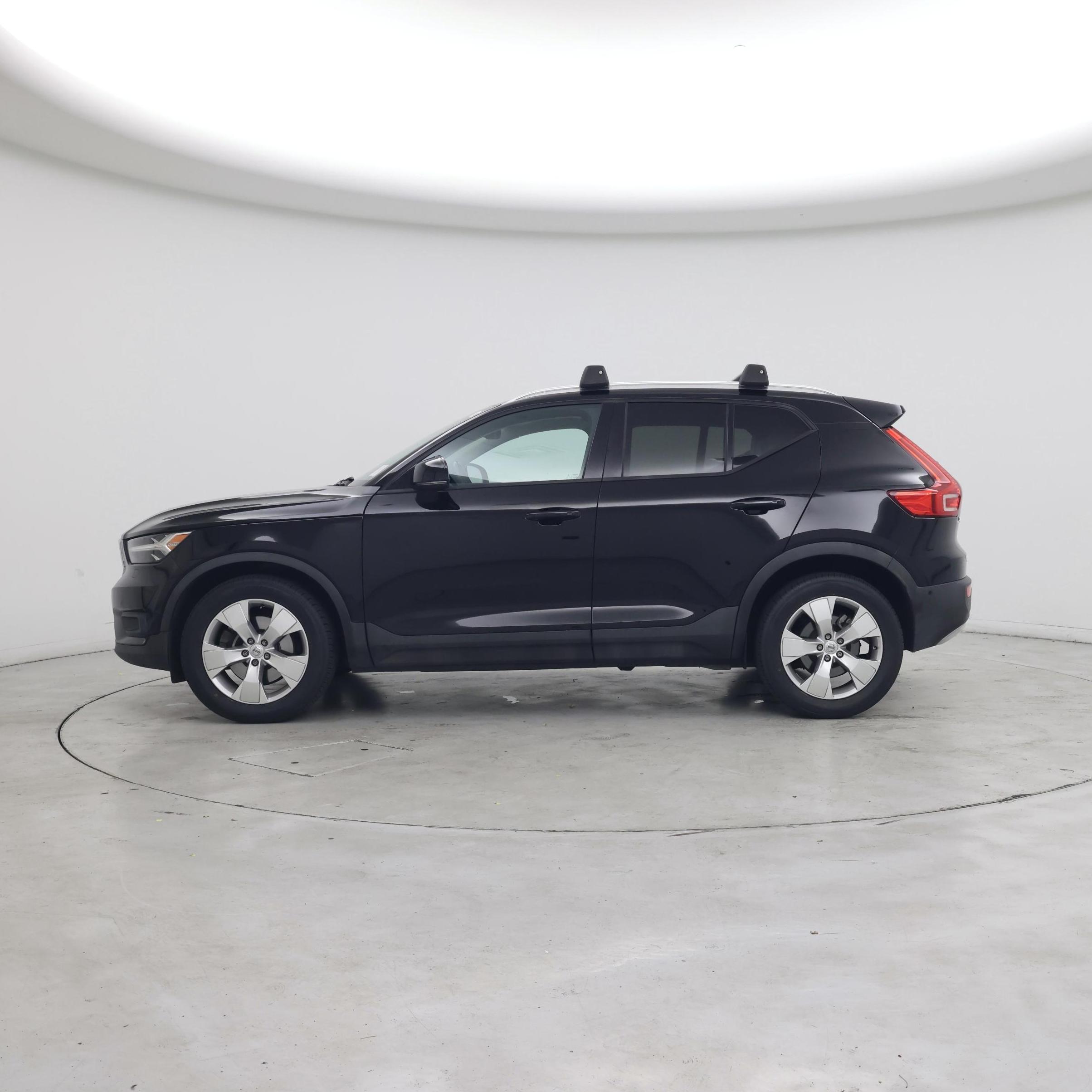 Thumbnail: 2019 Volvo XC40 - 3