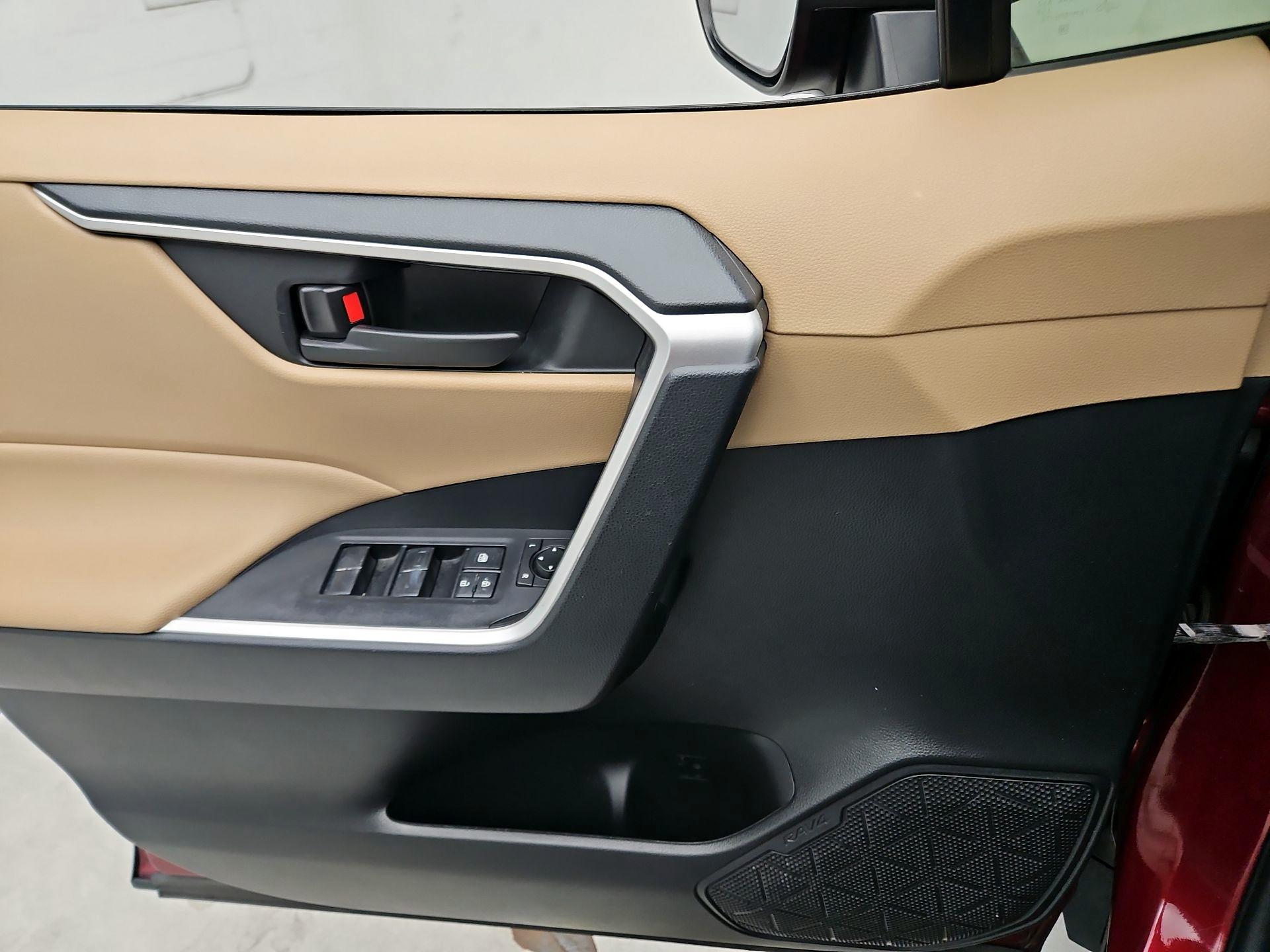 Thumbnail: 2021 Toyota RAV4 - 12