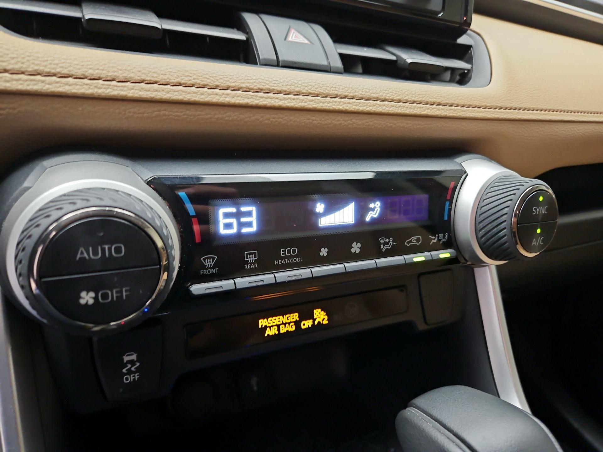 Thumbnail: 2021 Toyota RAV4 - 16