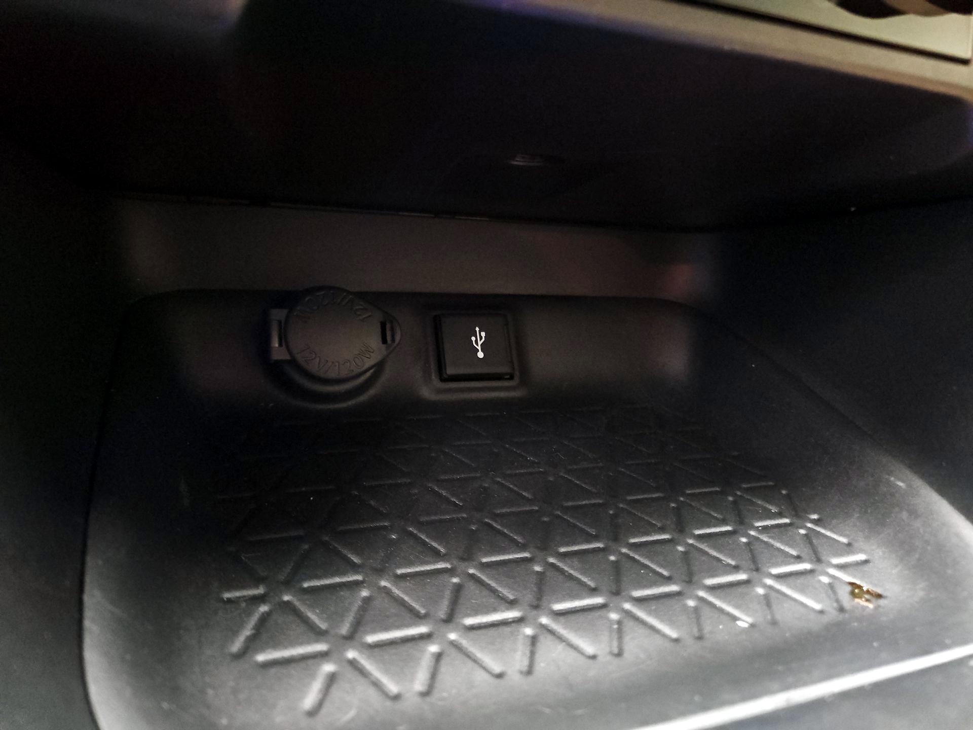 Thumbnail: 2021 Toyota RAV4 - 18