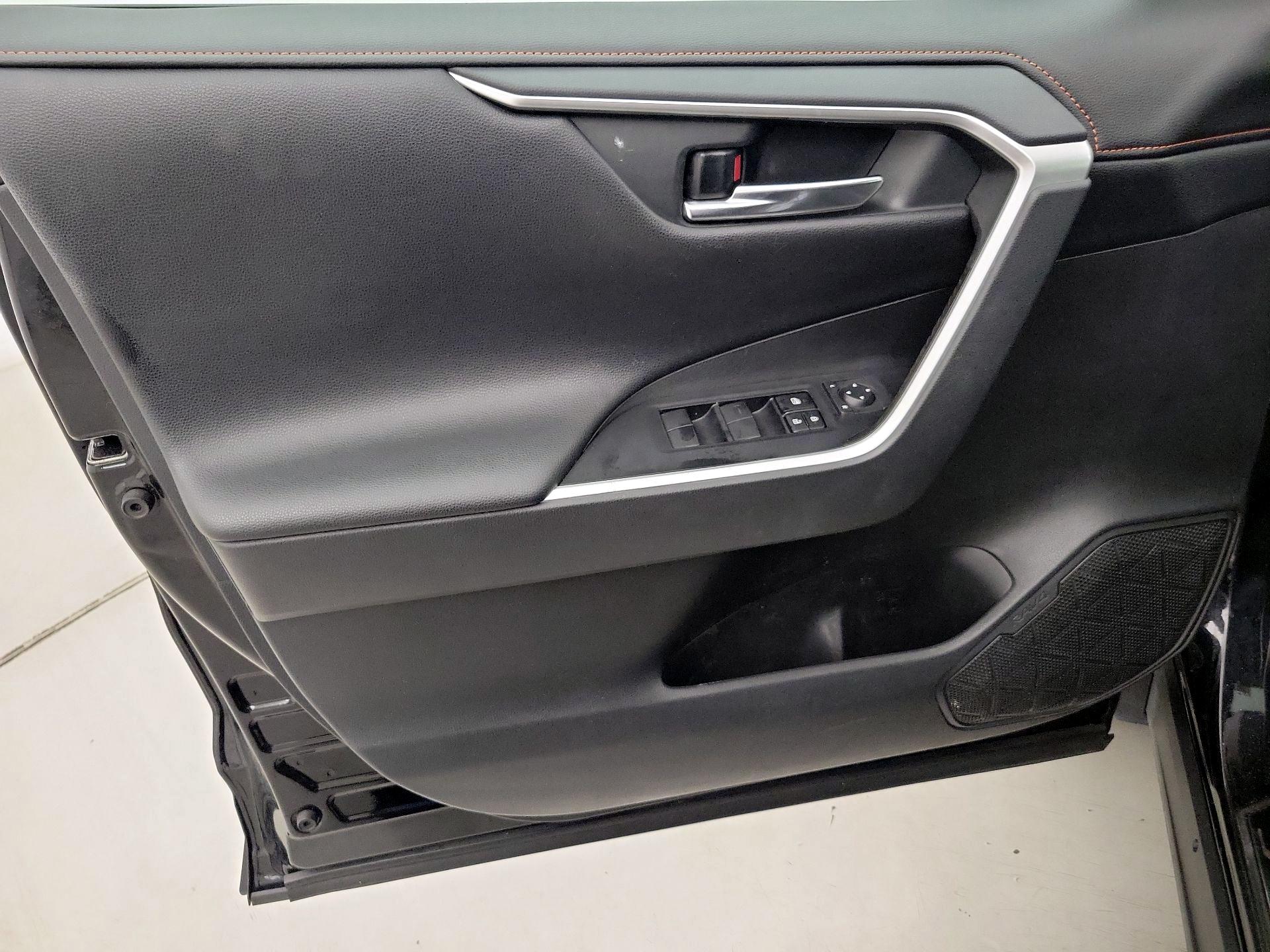 Thumbnail: 2019 Toyota RAV4 - 12