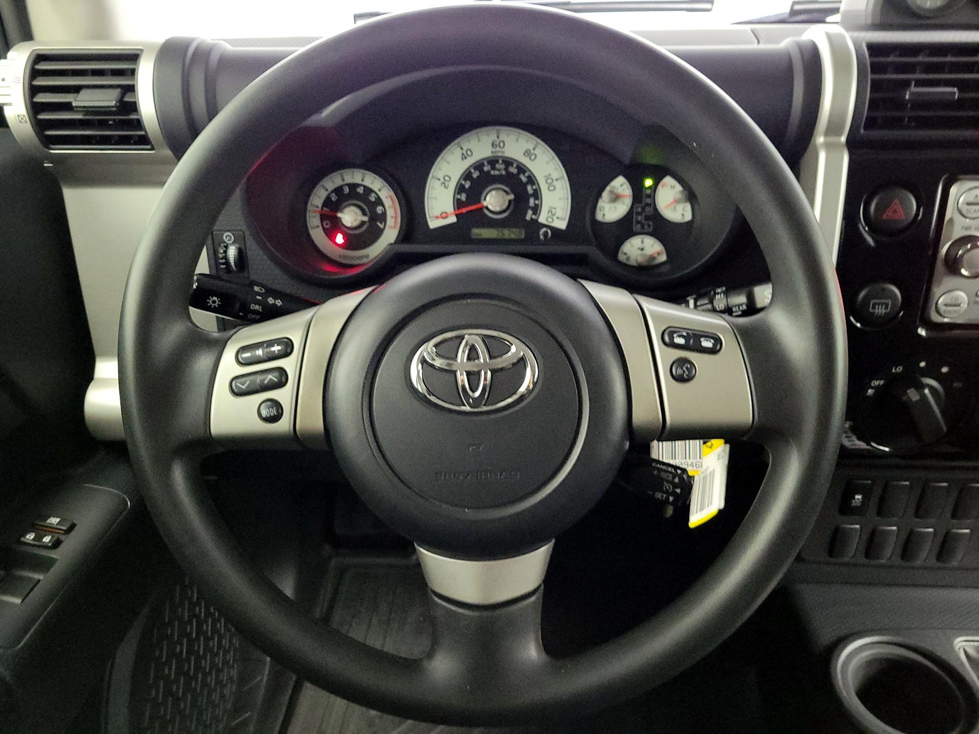 Thumbnail: 2014 Toyota FJ Cruiser - 10