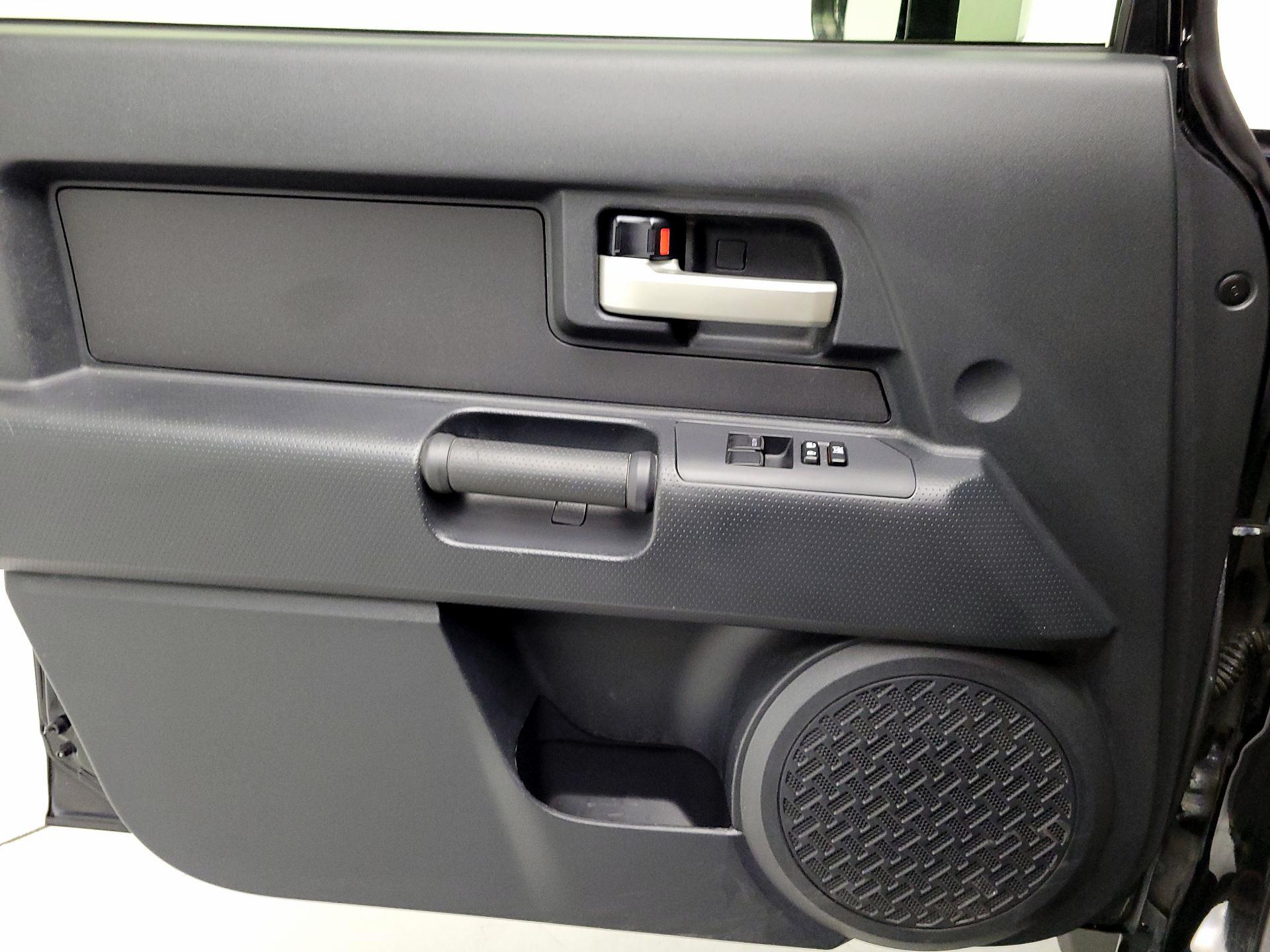 Thumbnail: 2014 Toyota FJ Cruiser - 12
