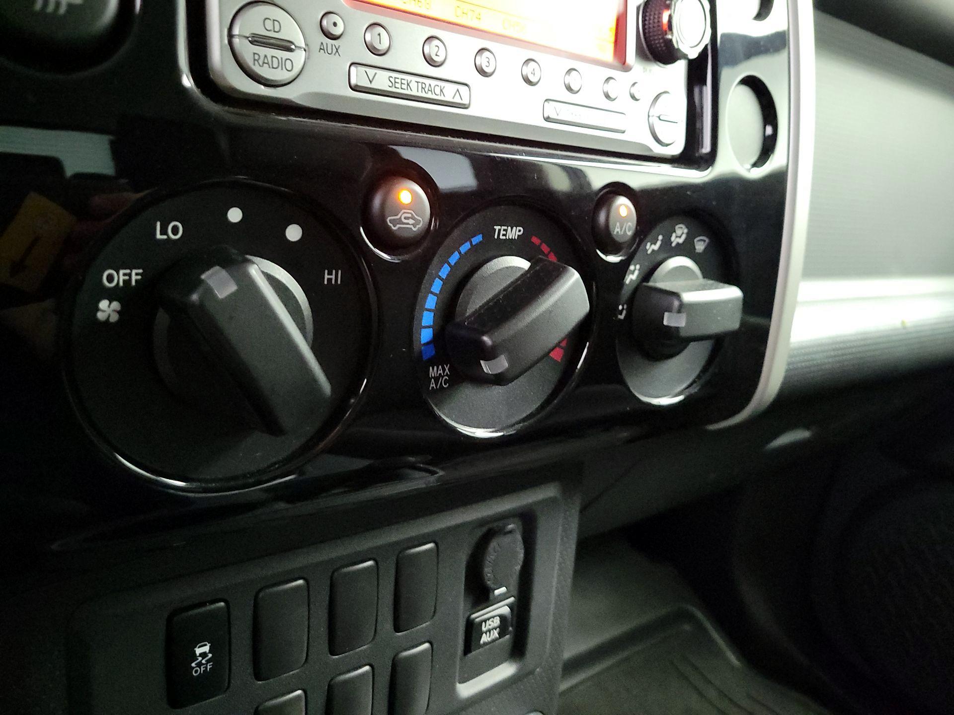 Thumbnail: 2014 Toyota FJ Cruiser - 14