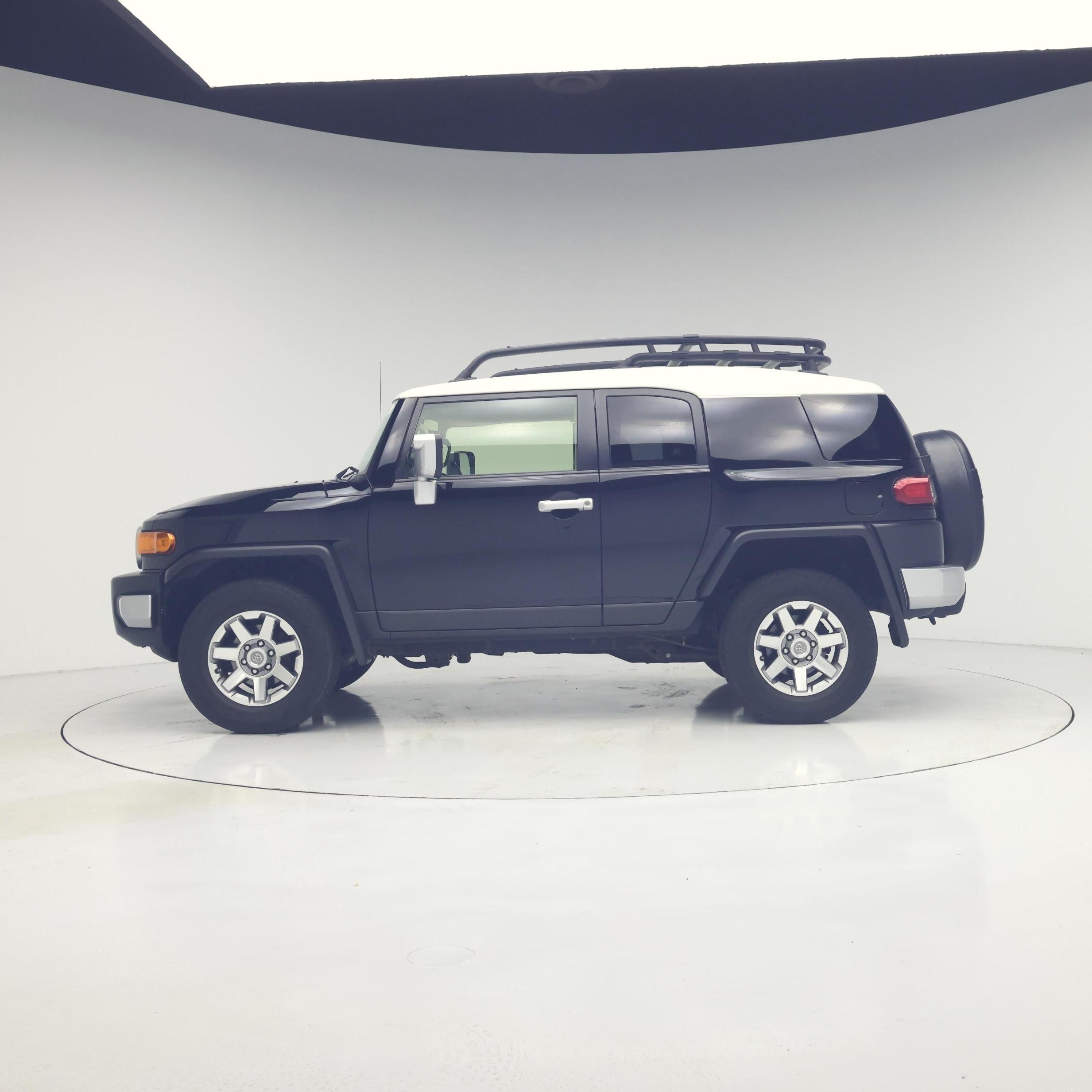 Thumbnail: 2014 Toyota FJ Cruiser - 3