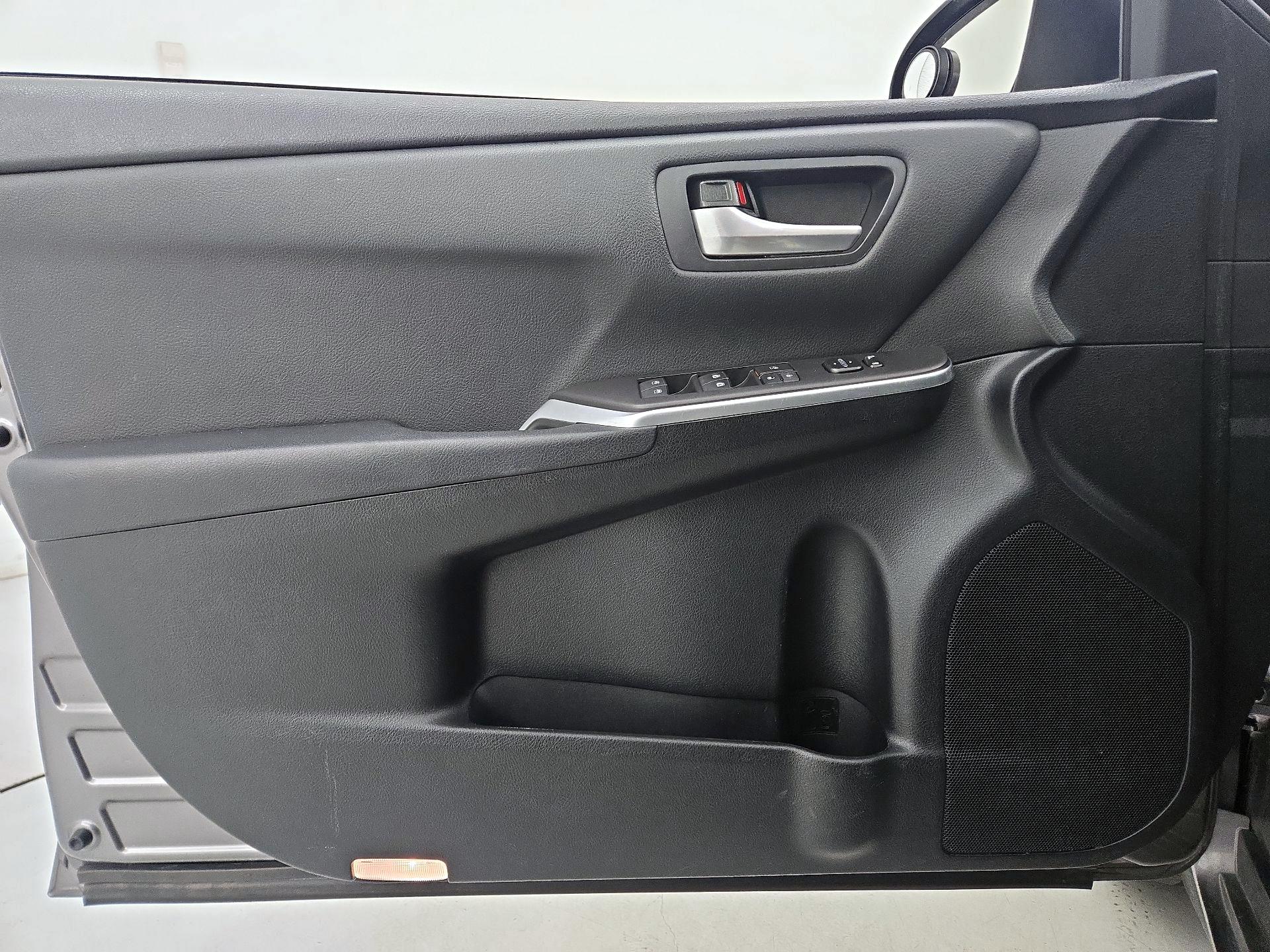 Thumbnail: 2015 Toyota Camry - 12