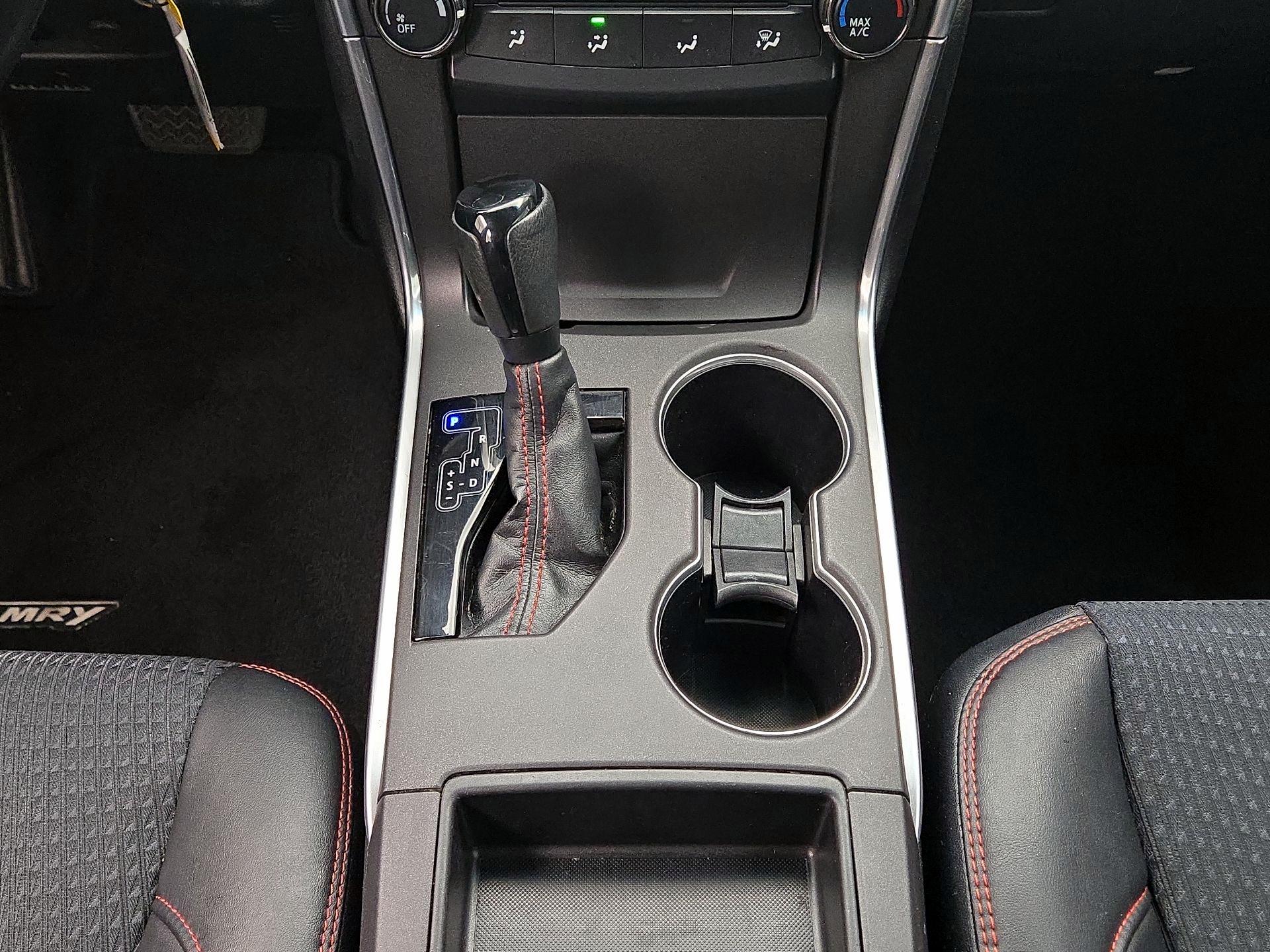 Thumbnail: 2015 Toyota Camry - 16