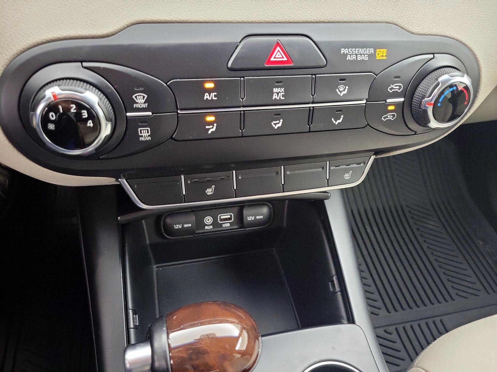 Thumbnail: 2016 Kia Sorento - 16