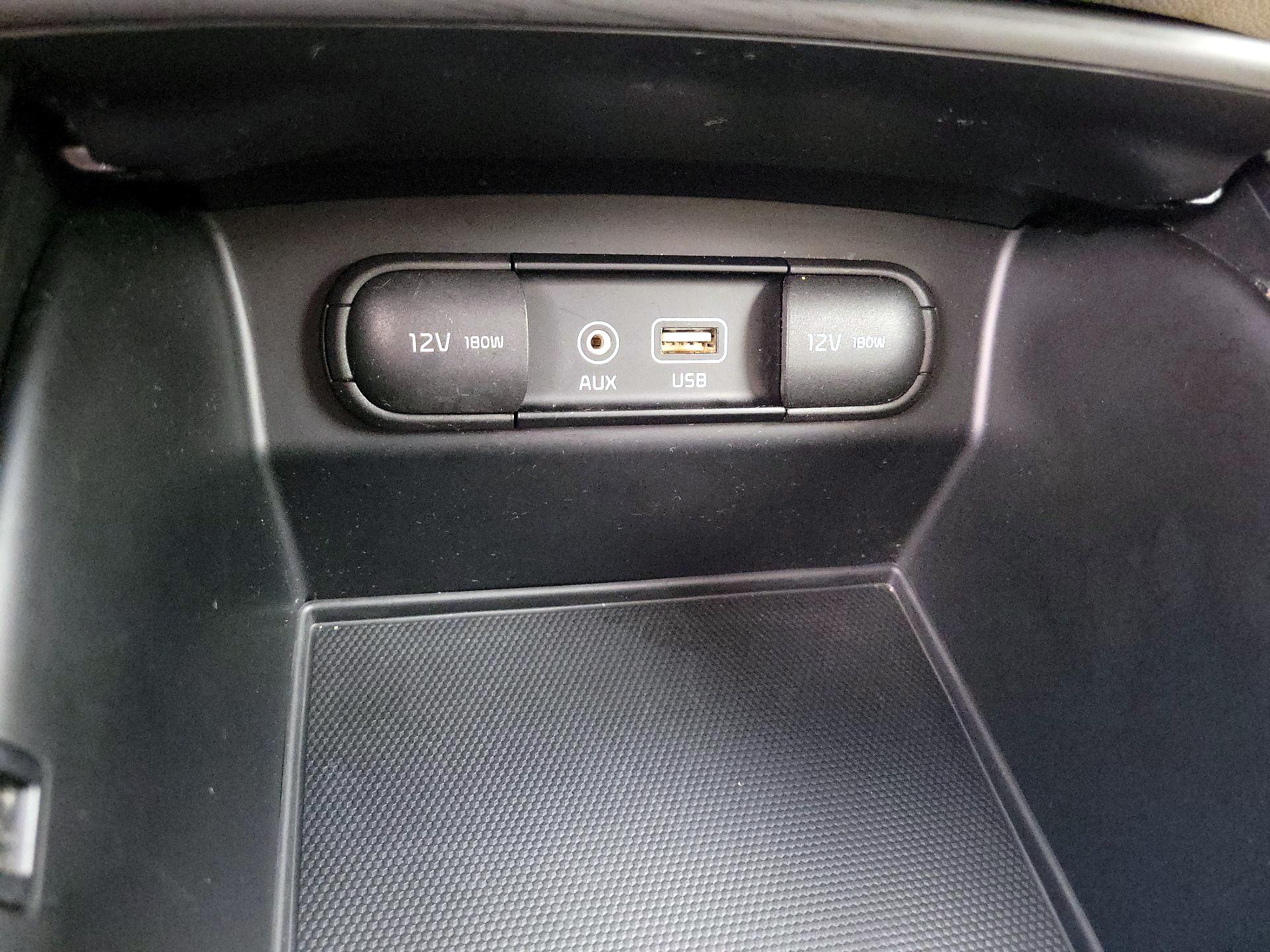 Thumbnail: 2016 Kia Sorento - 18
