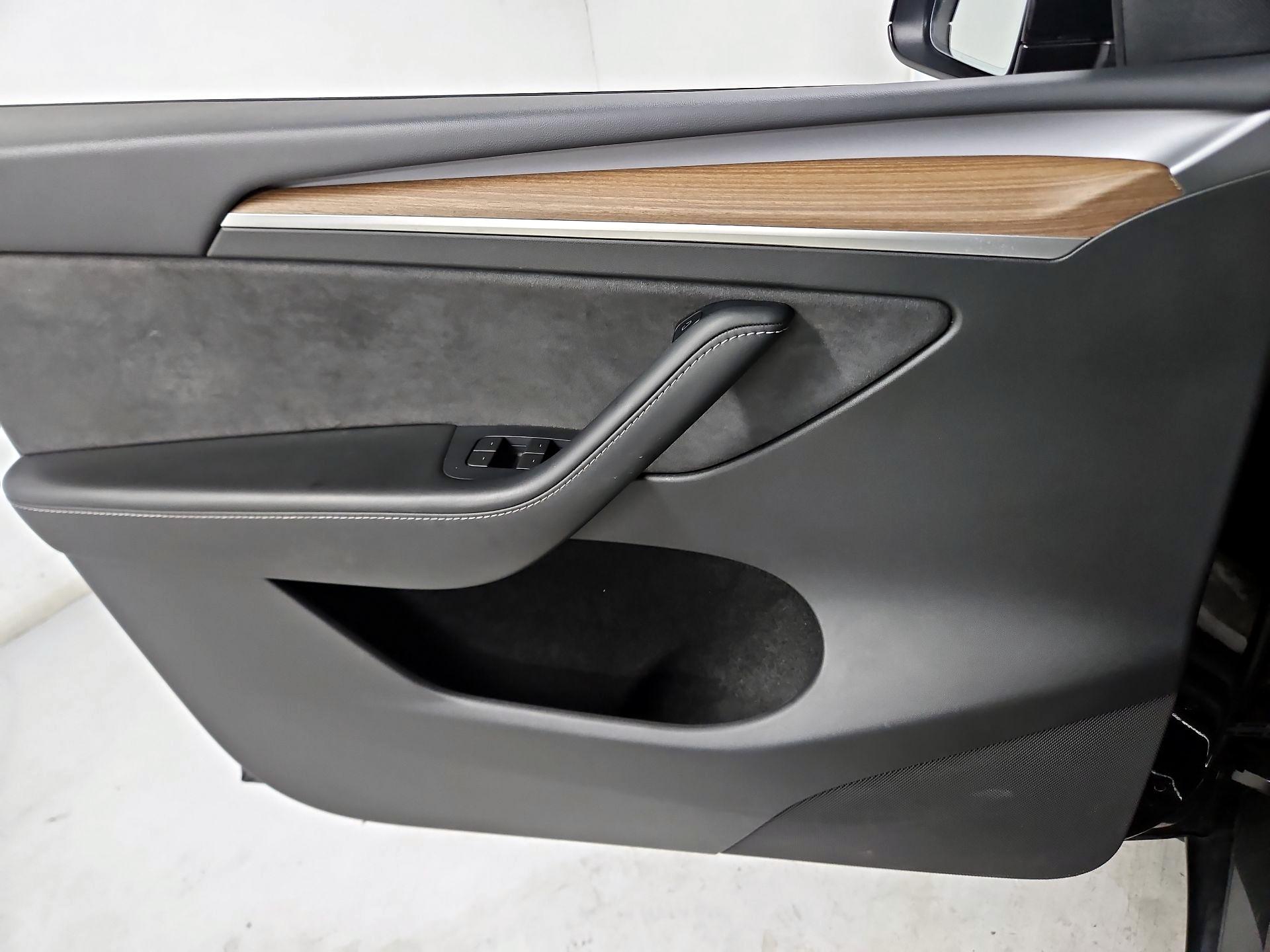 Thumbnail: 2023 Tesla Model Y - 12