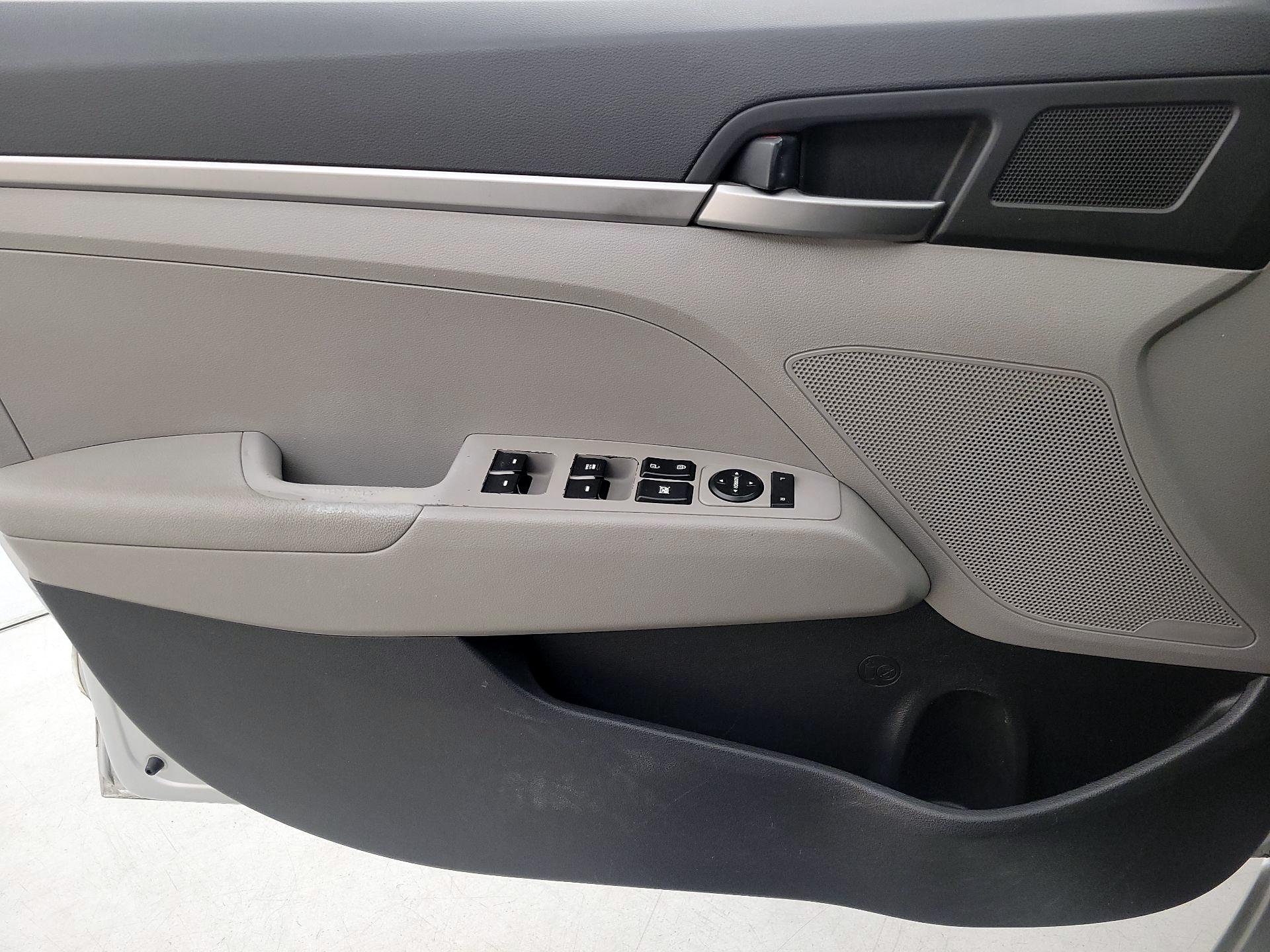 Thumbnail: 2017 Hyundai Elantra - 12