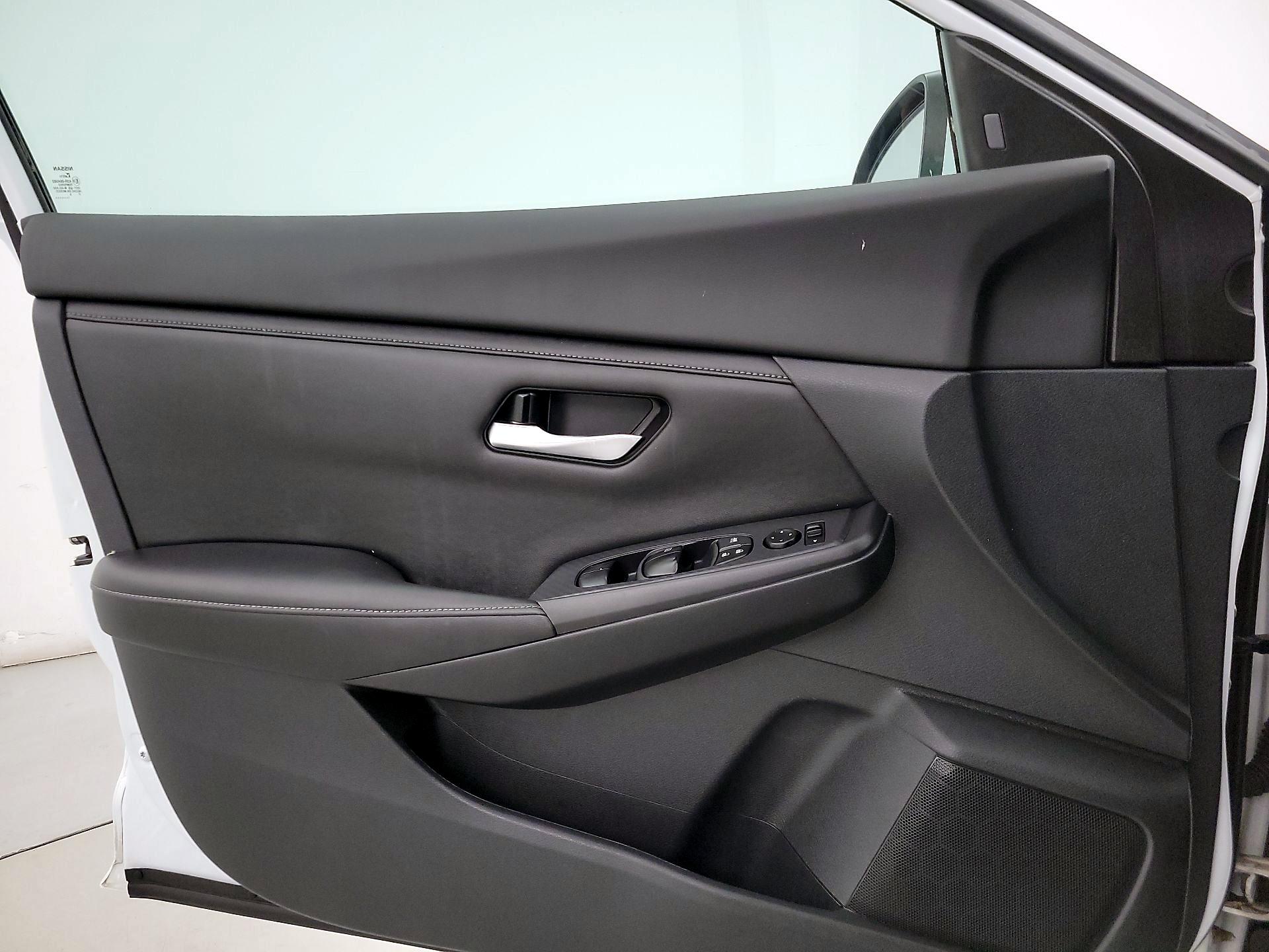 Thumbnail: 2021 Nissan Sentra - 12