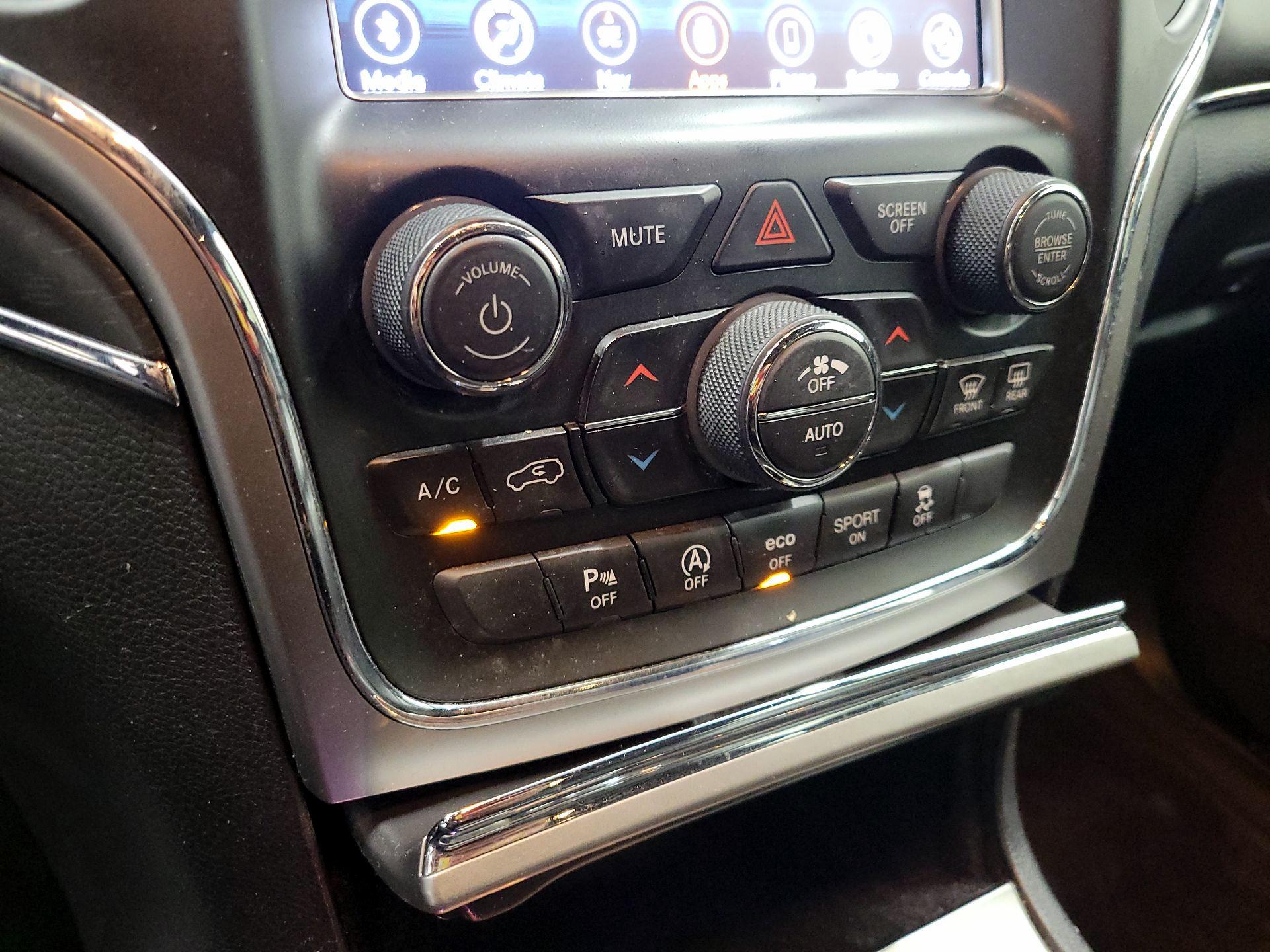 Thumbnail: 2018 Jeep Grand Cherokee - 17