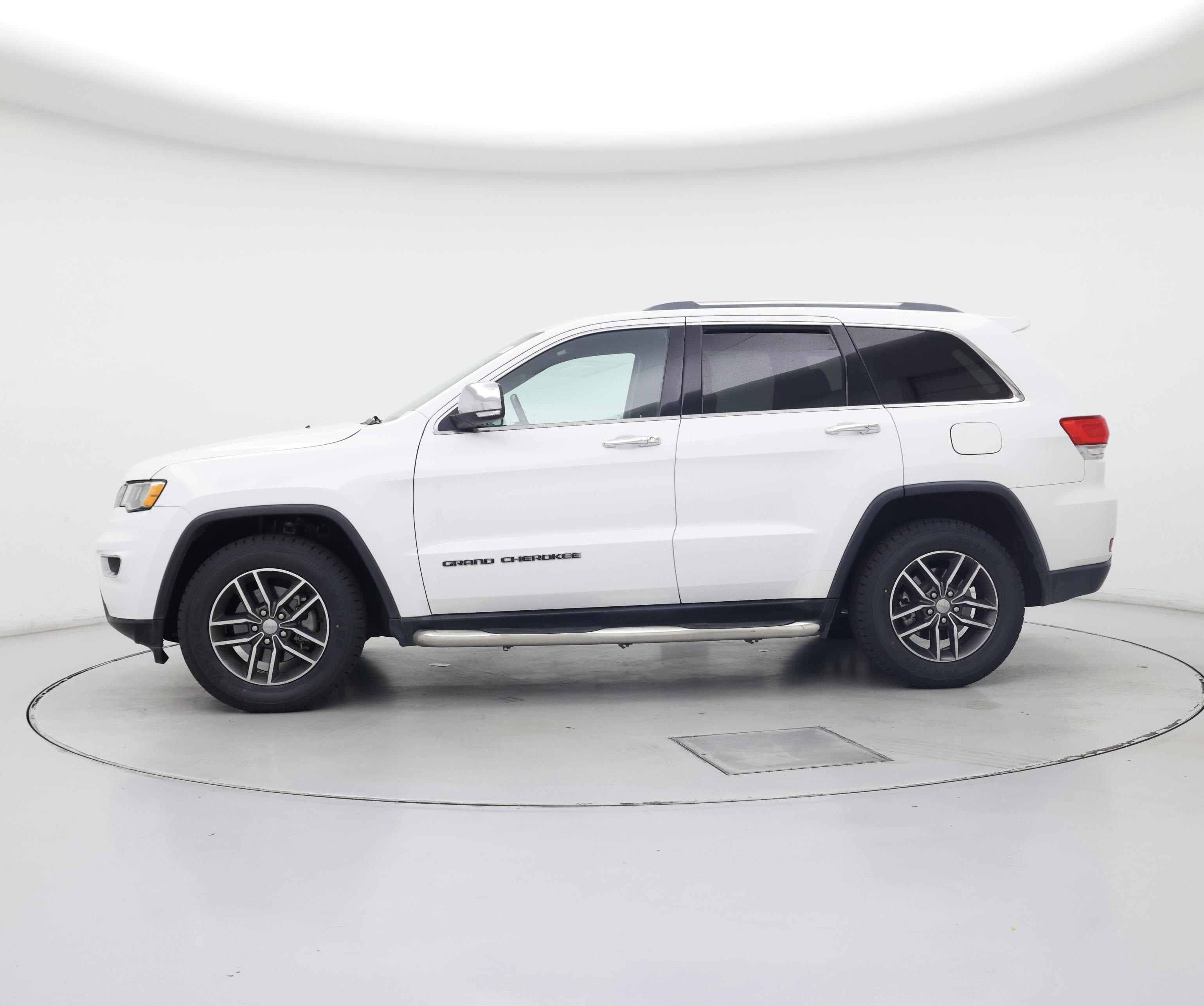 Thumbnail: 2018 Jeep Grand Cherokee - 3