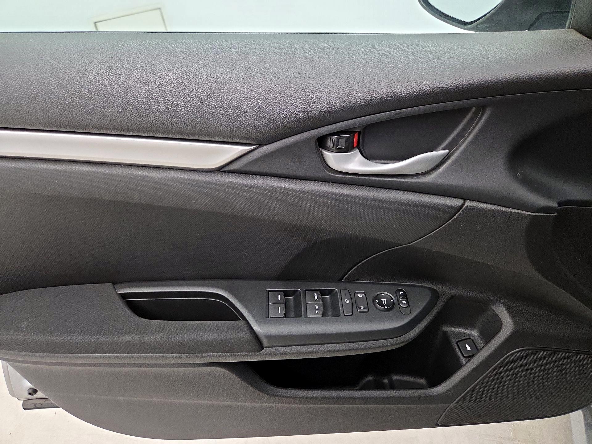 Thumbnail: 2016 Honda Civic - 12