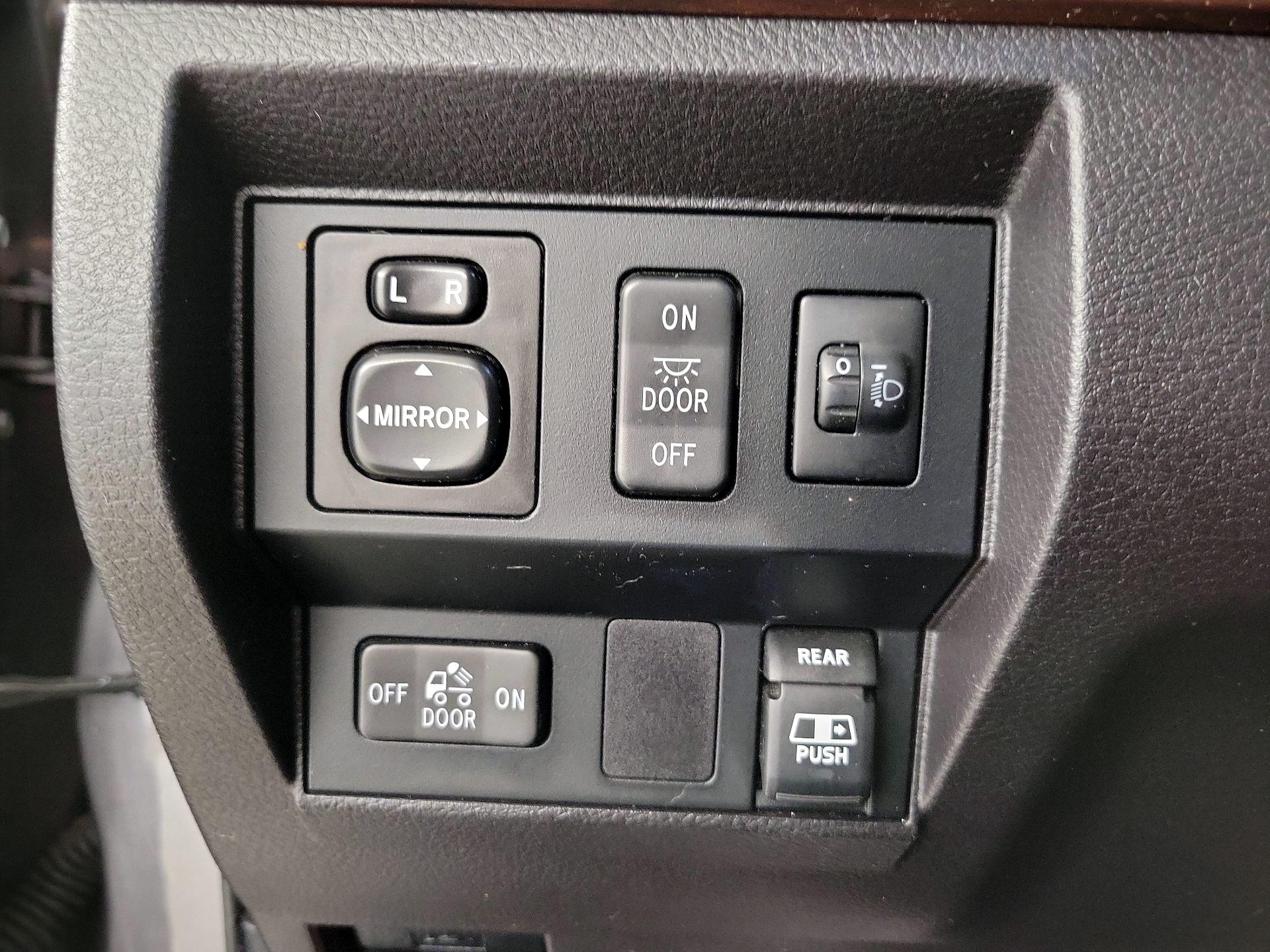 Thumbnail: 2015 Toyota Tundra - 13