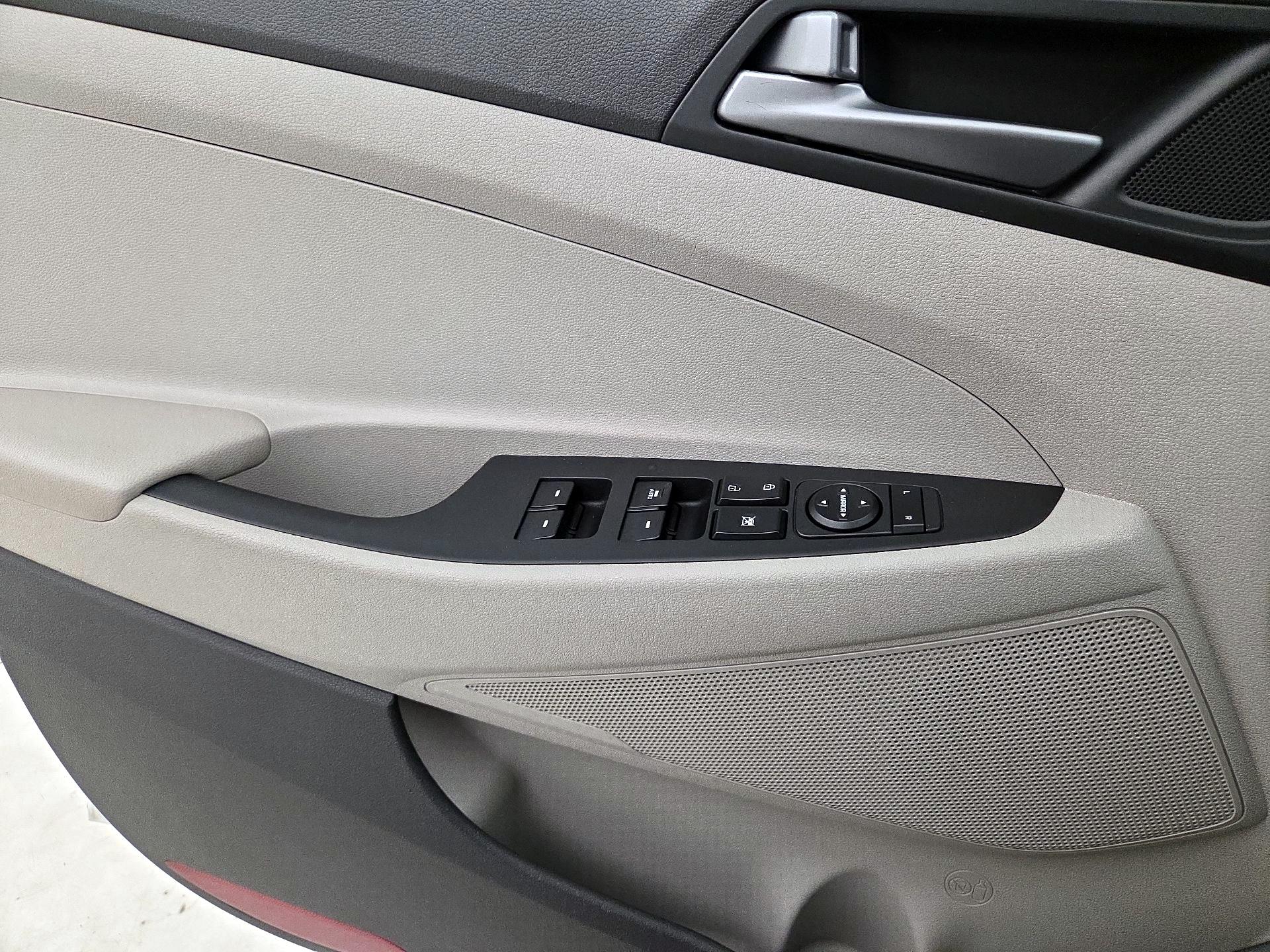 Thumbnail: 2016 Hyundai Tucson - 12