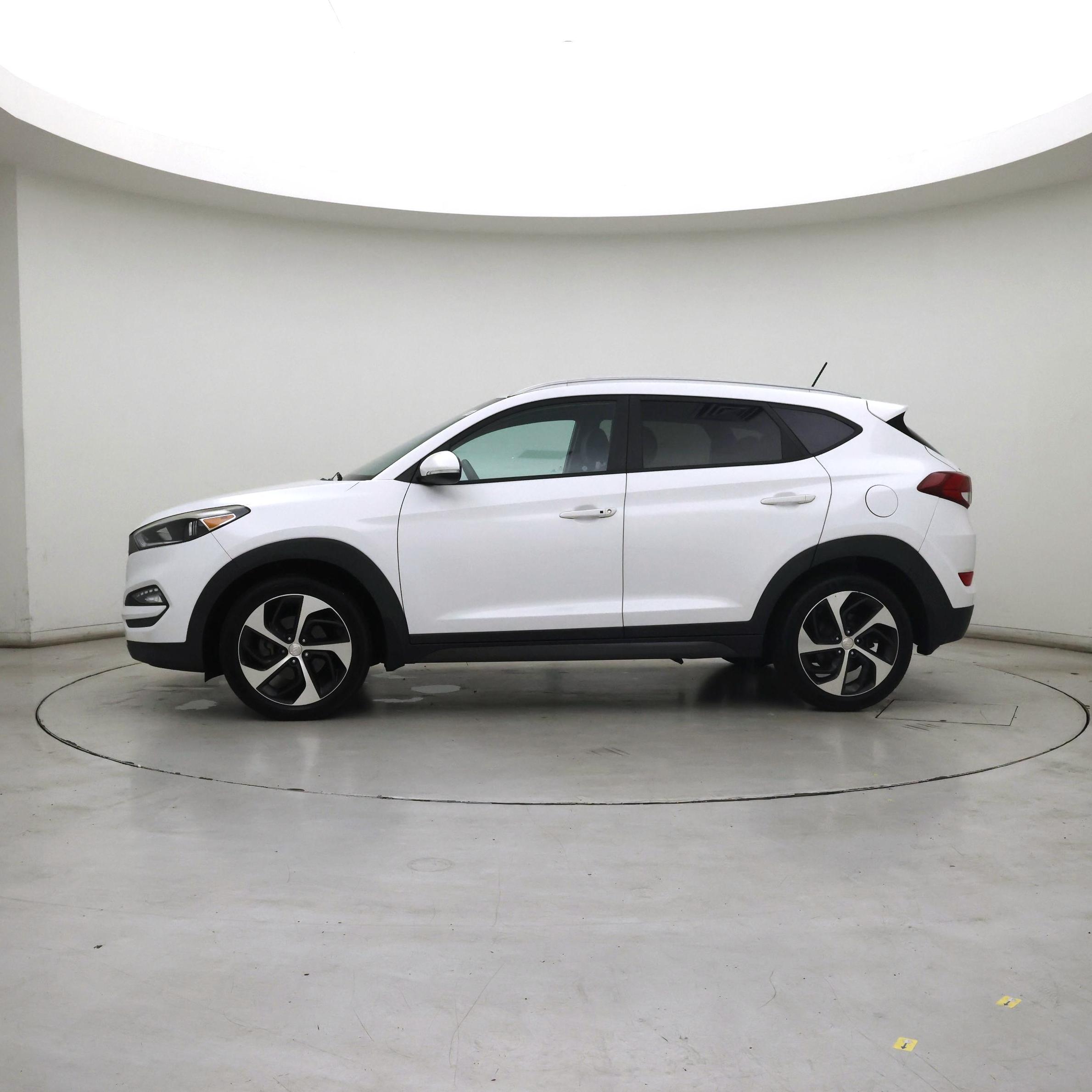 Thumbnail: 2016 Hyundai Tucson - 3