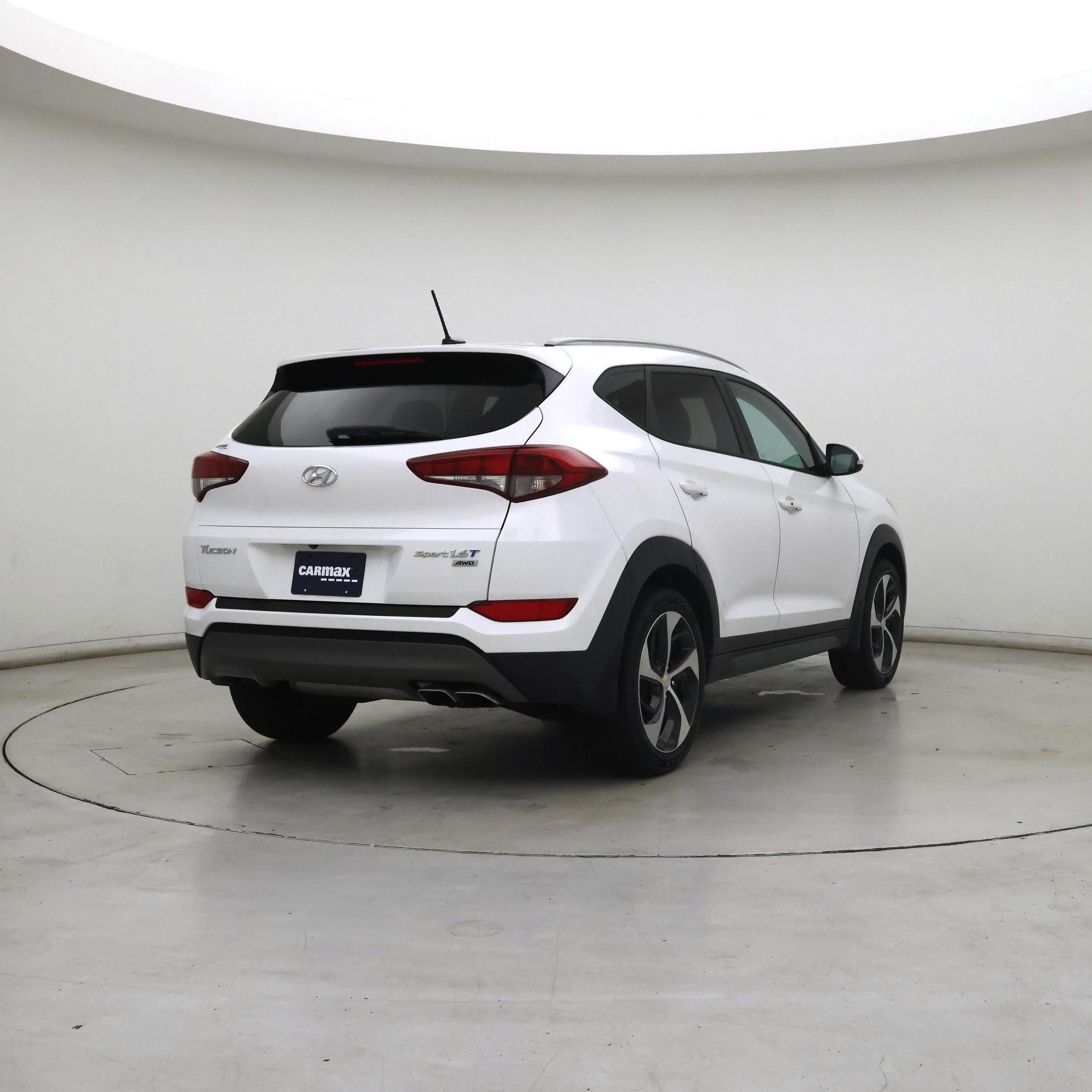 Thumbnail: 2016 Hyundai Tucson - 8