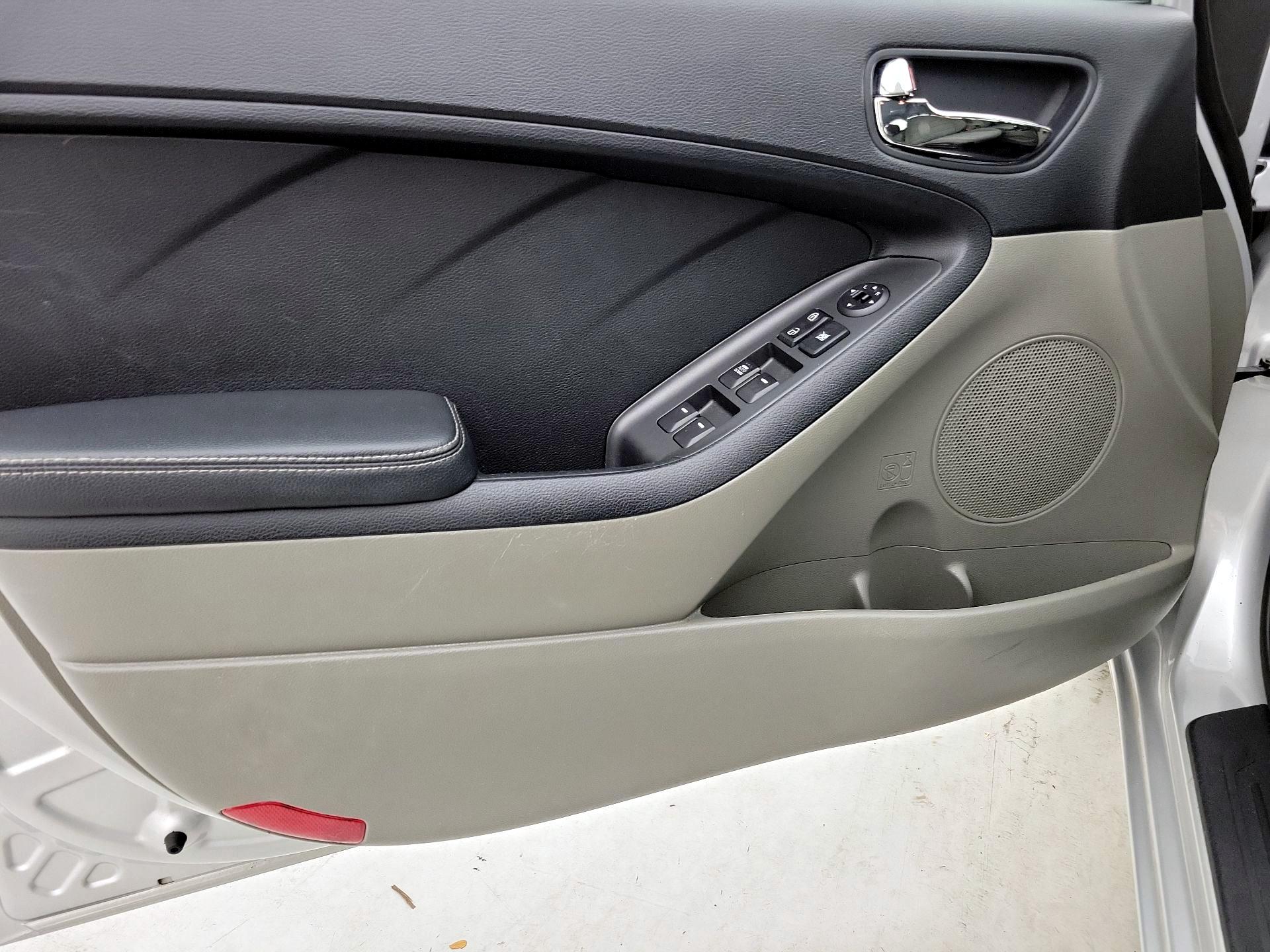 Thumbnail: 2015 Kia Forte - 12