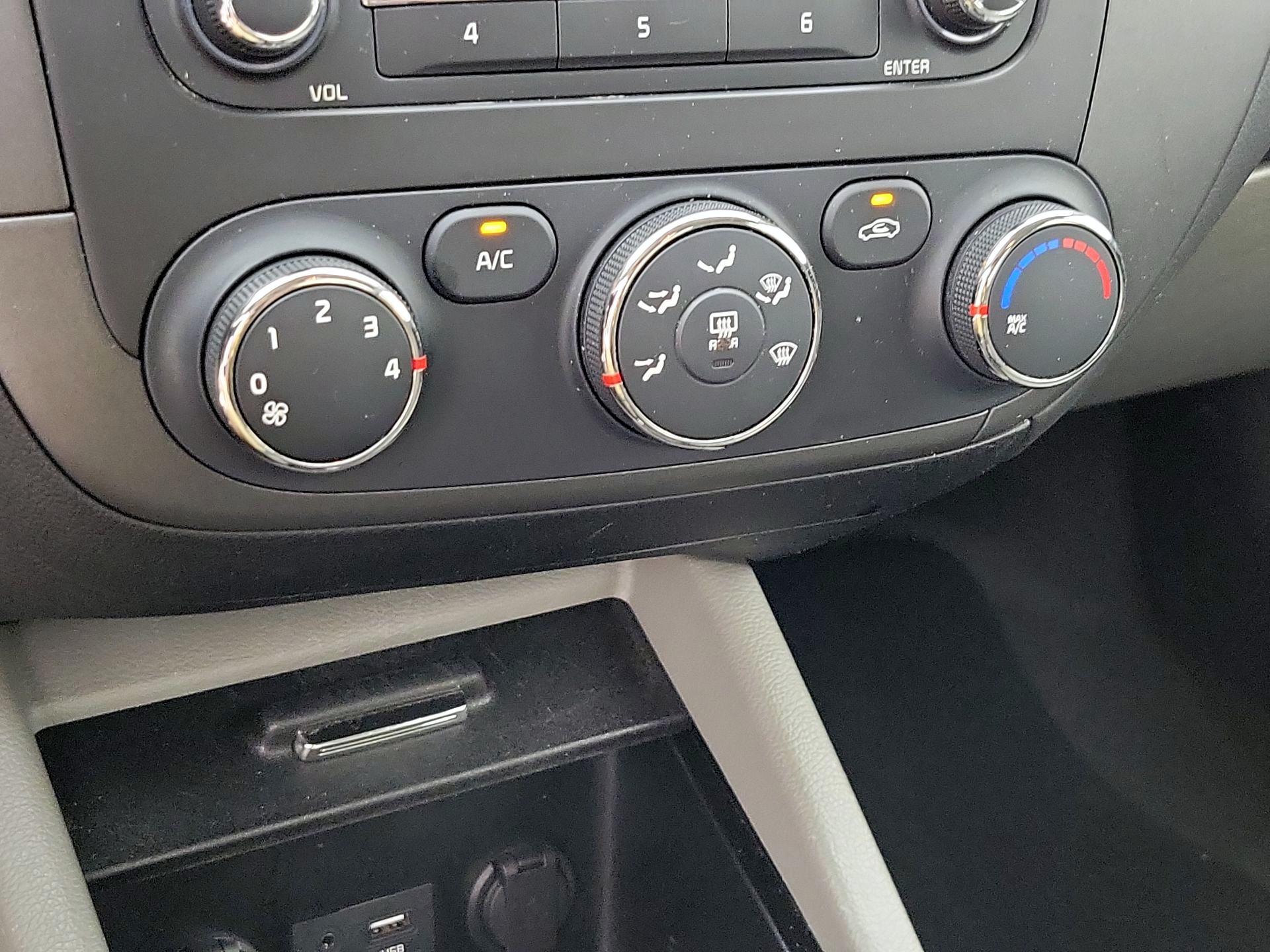 Thumbnail: 2015 Kia Forte - 15