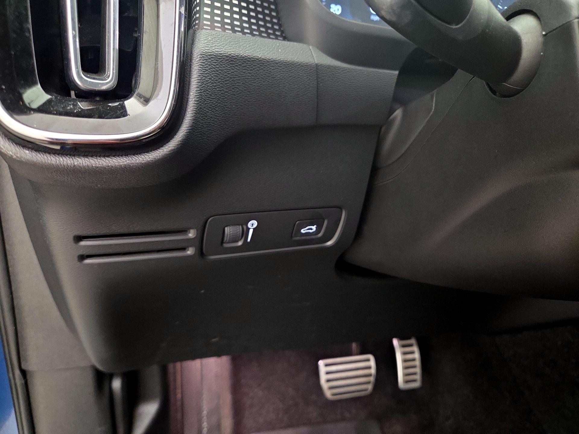 Thumbnail: 2020 Volvo XC40 - 13
