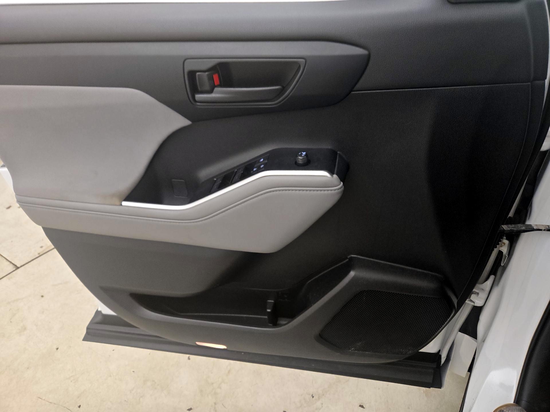 Thumbnail: 2020 Toyota Highlander - 12