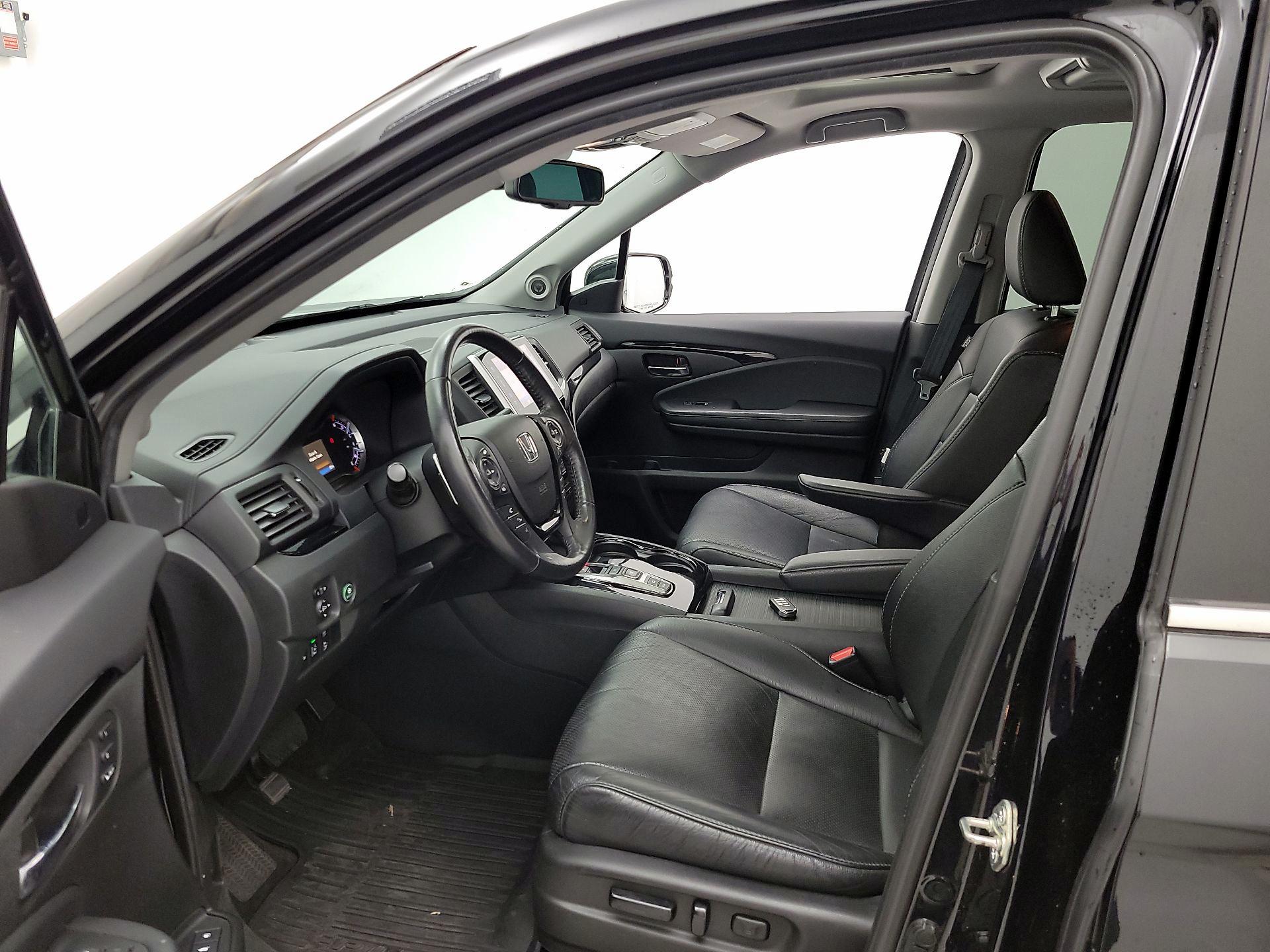Thumbnail: 2017 Honda Pilot - 11