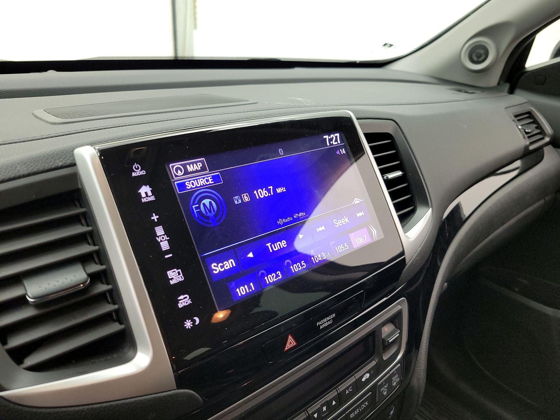 Thumbnail: 2017 Honda Pilot - 16