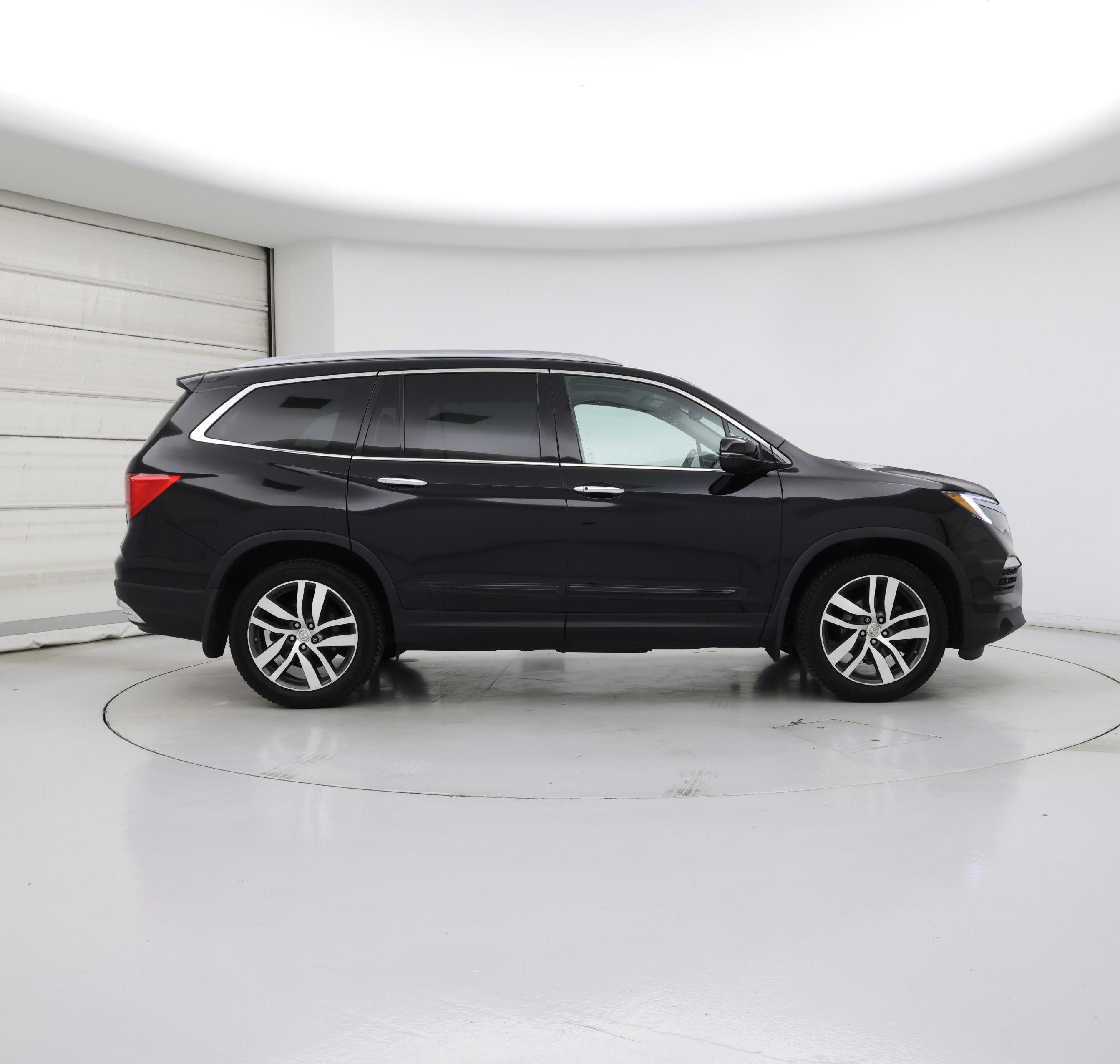 Thumbnail: 2017 Honda Pilot - 7