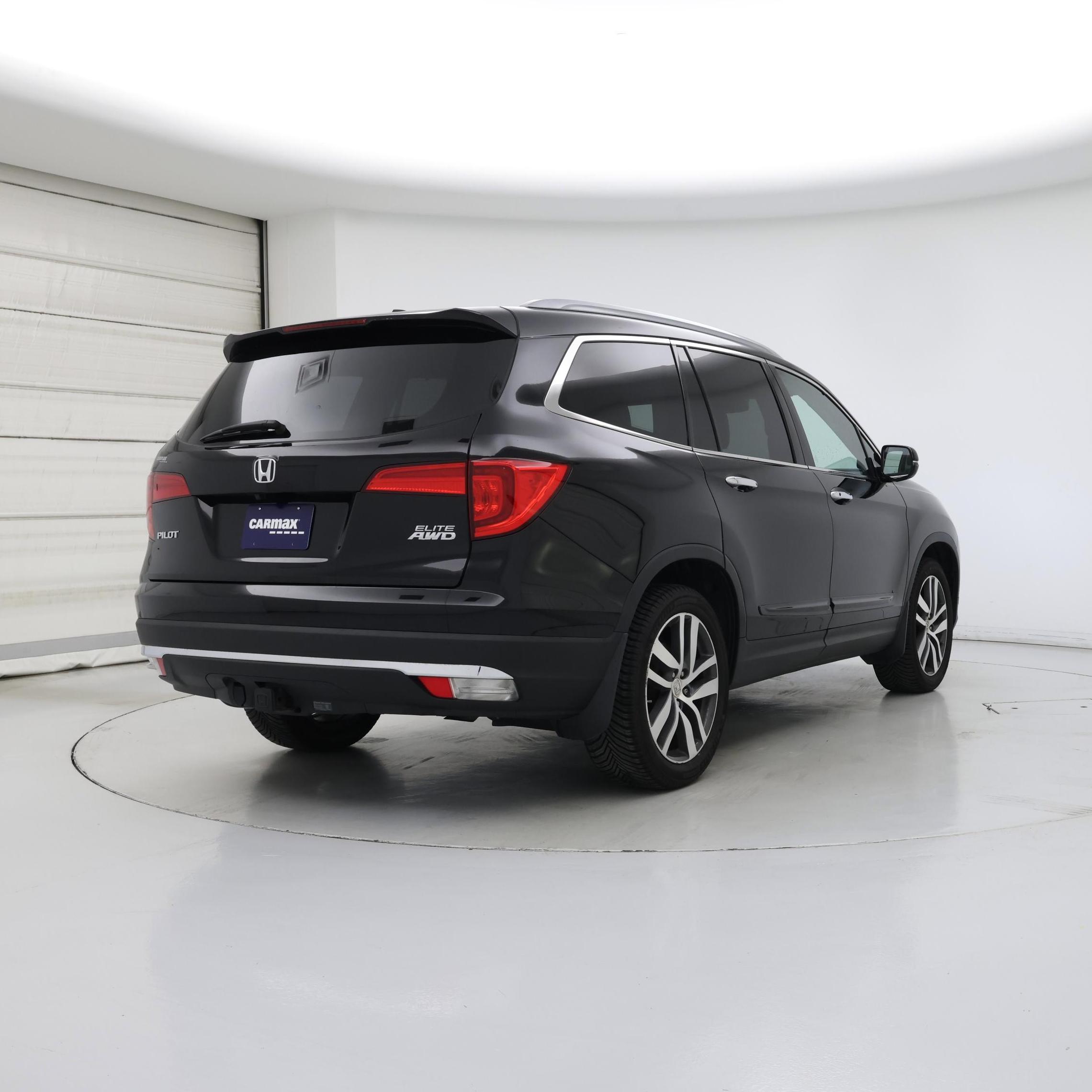 Thumbnail: 2017 Honda Pilot - 8